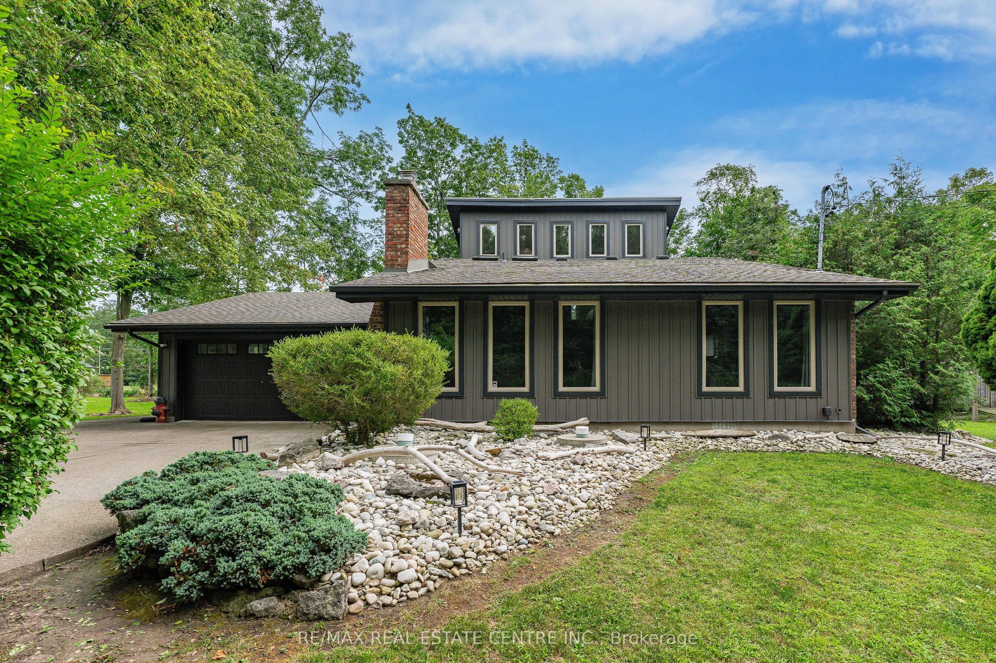 4905 Mapleview Crescent