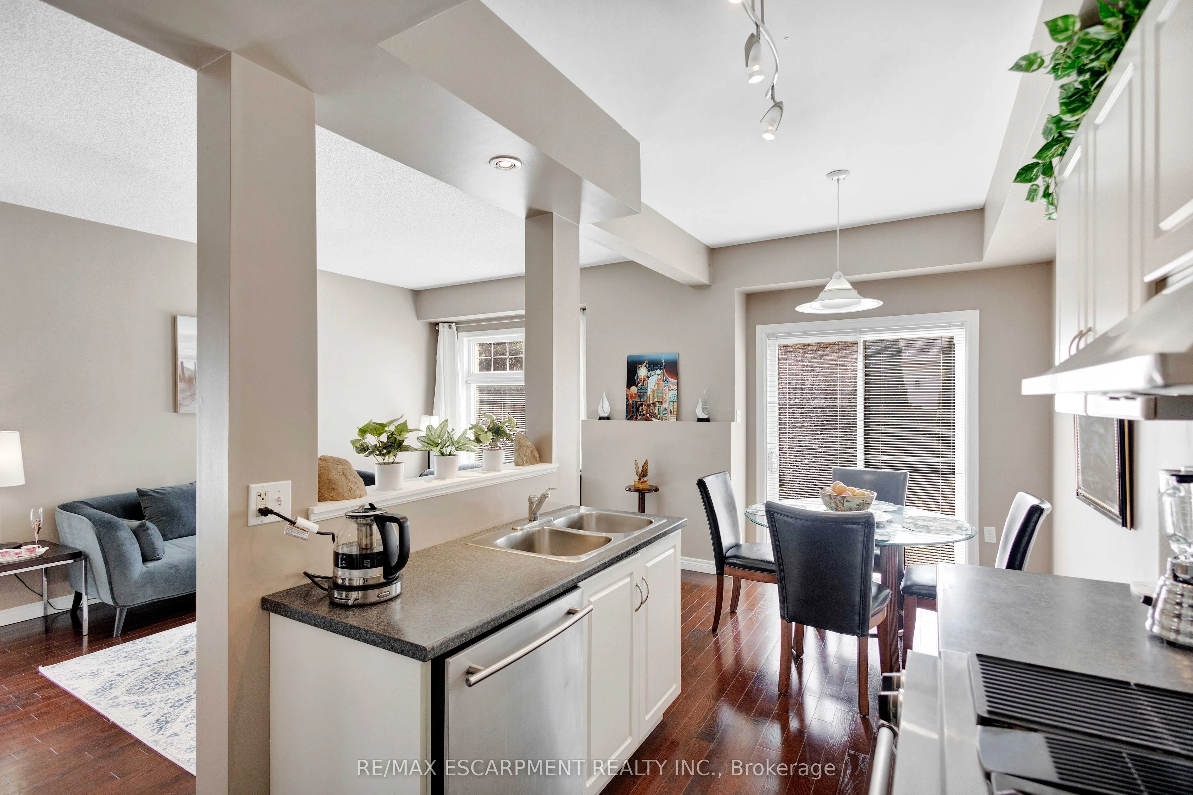 232 Stonehenge Drive #8