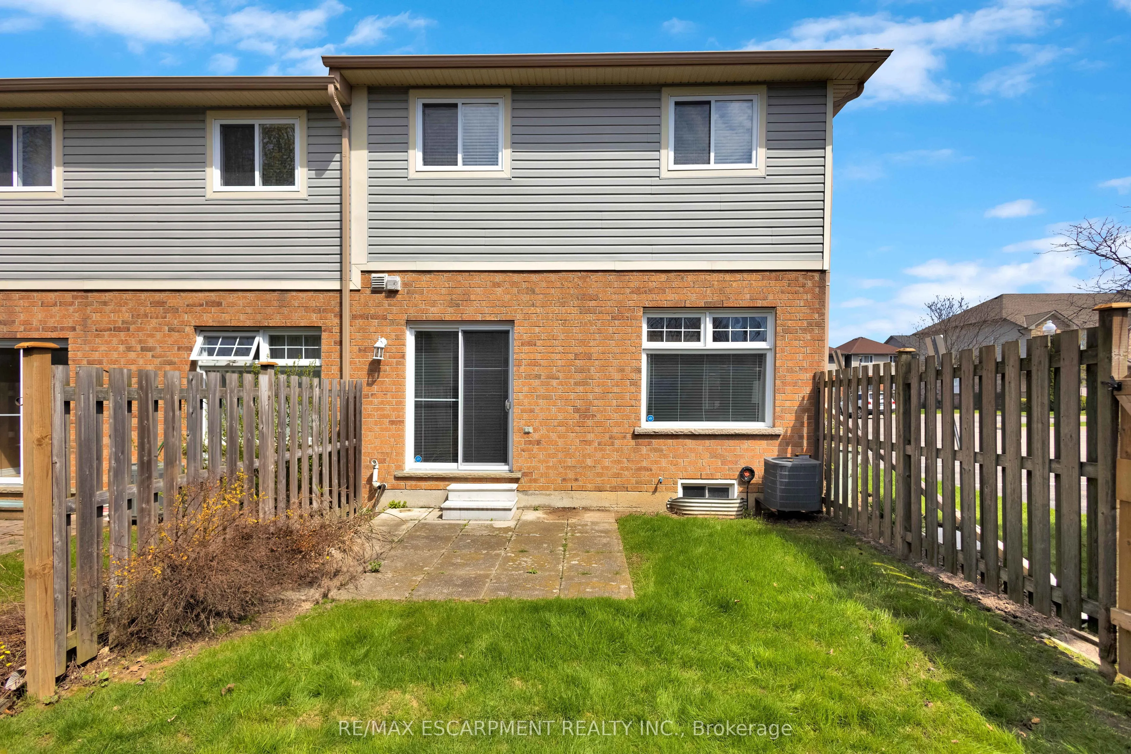 232 Stonehenge Drive #8