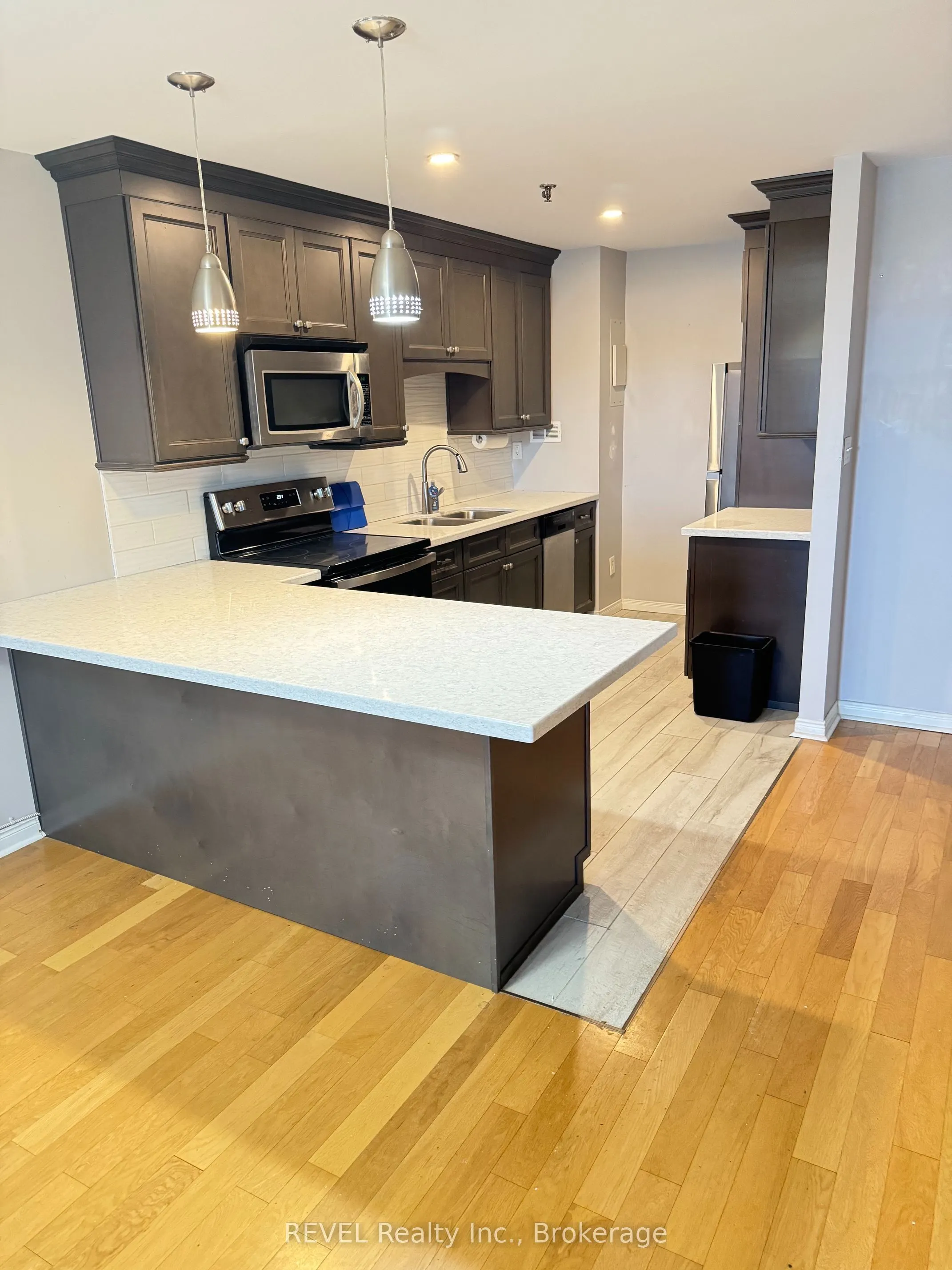 3955 Portage Road #401