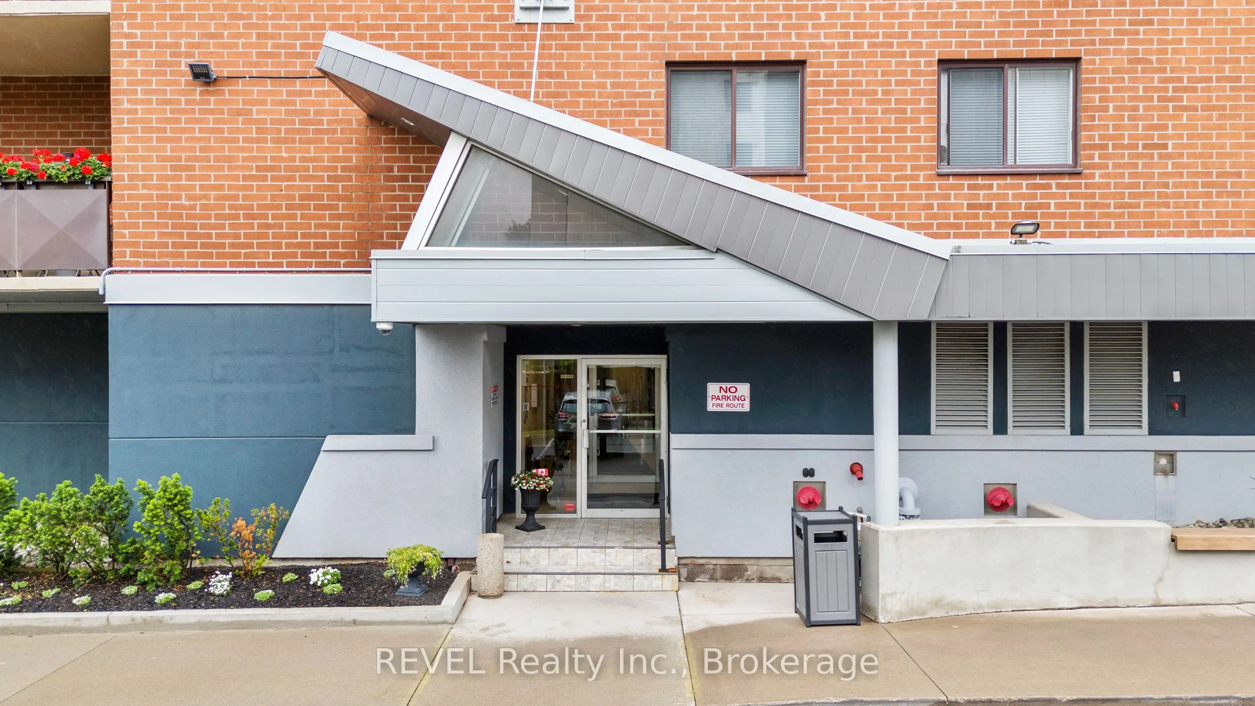 3955 Portage Road #401
