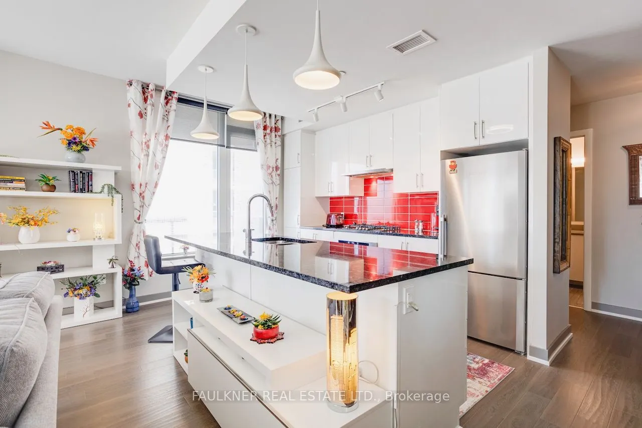 530 De Mazenod Avenue #413