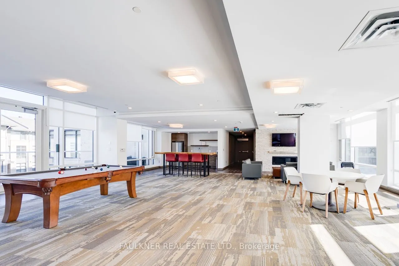 530 De Mazenod Avenue #413