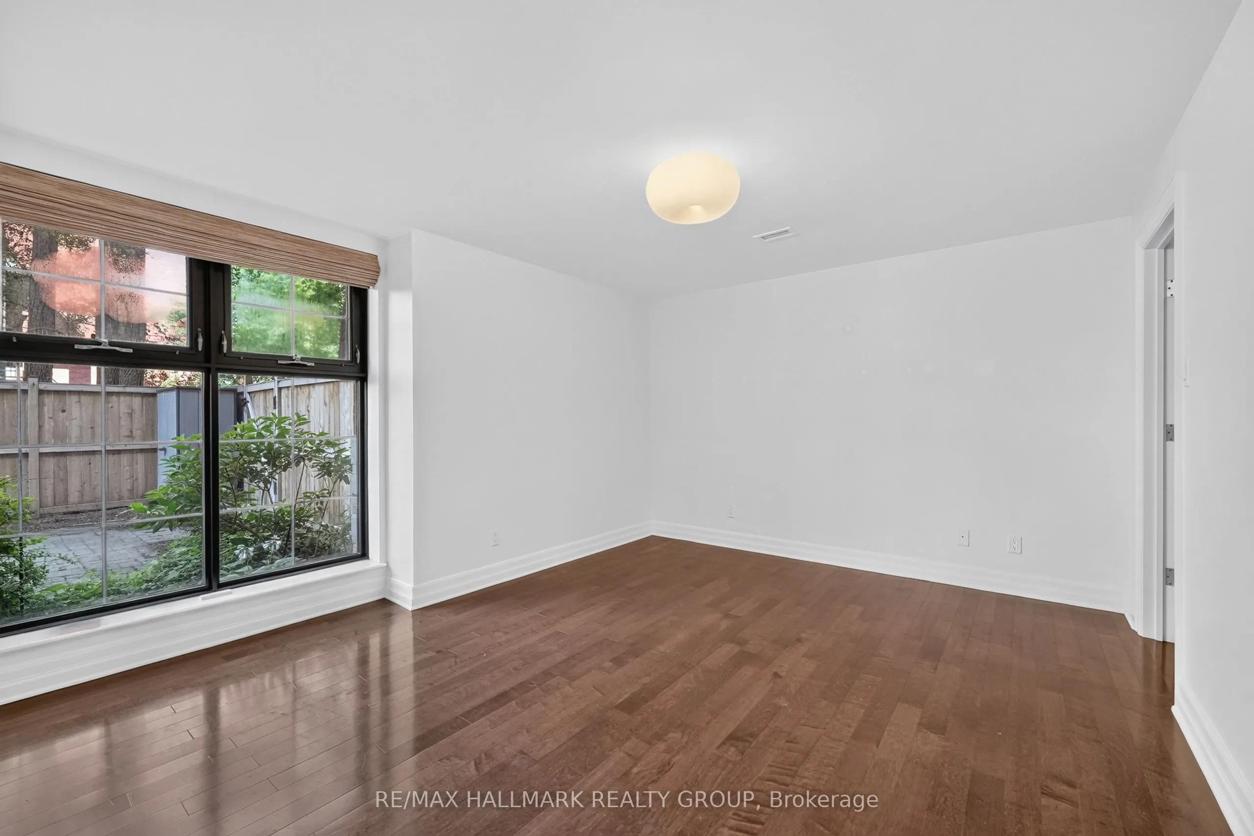 419 Laurier Avenue E #101