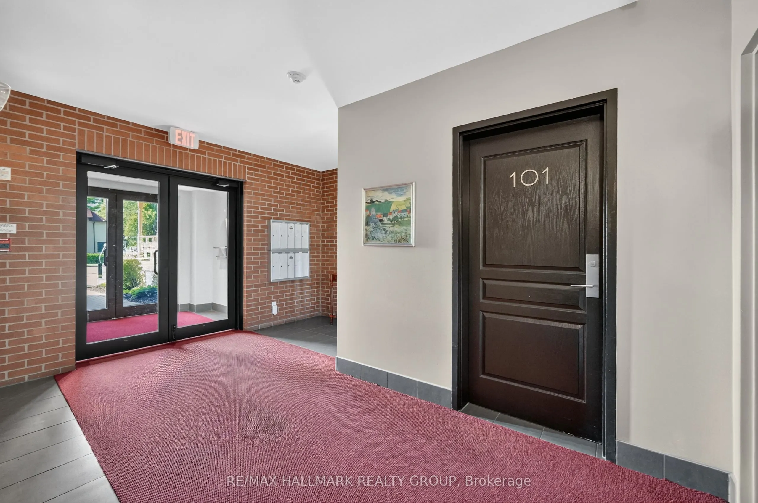 419 Laurier Avenue E #101