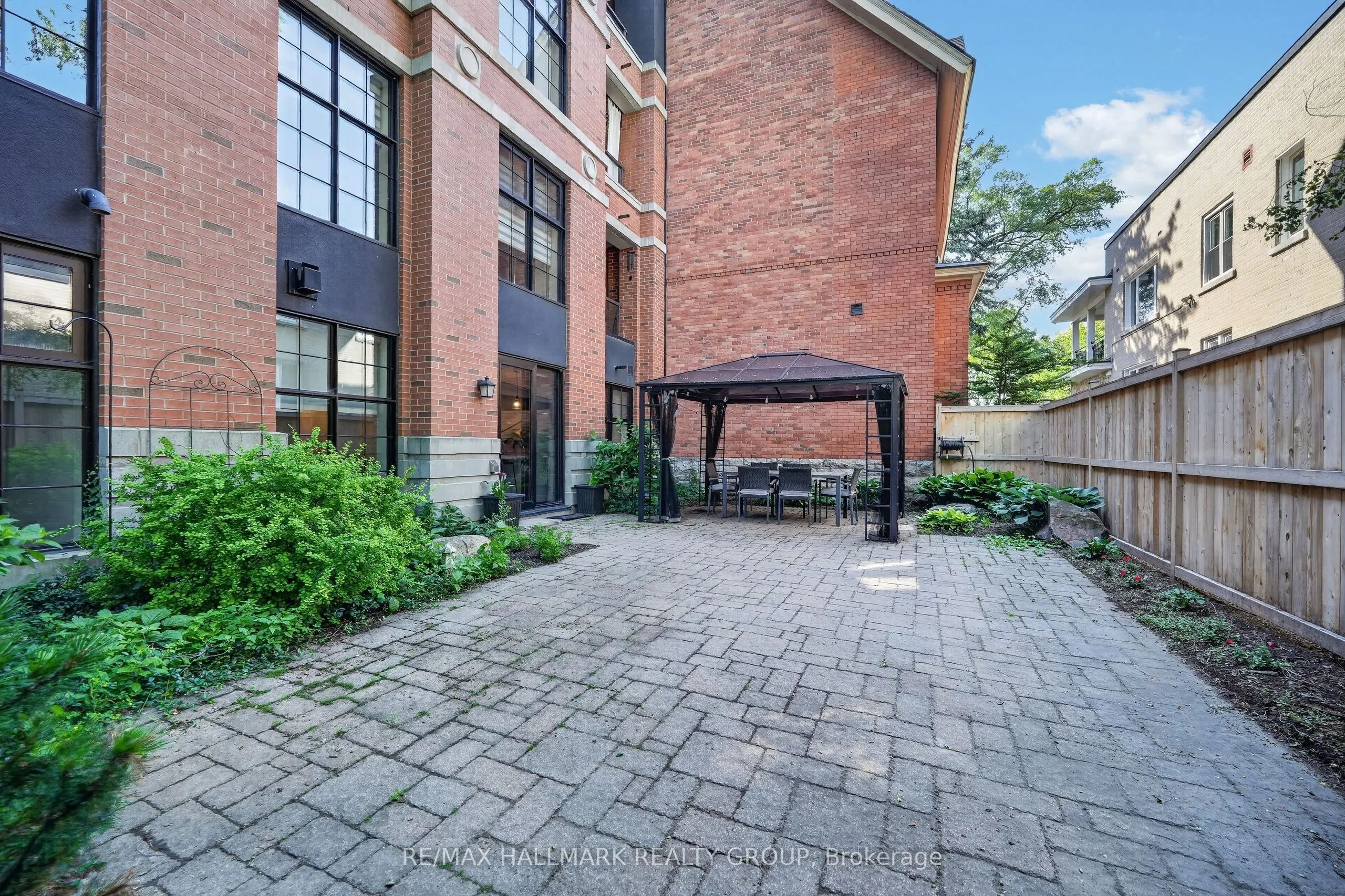 419 Laurier Avenue E #101