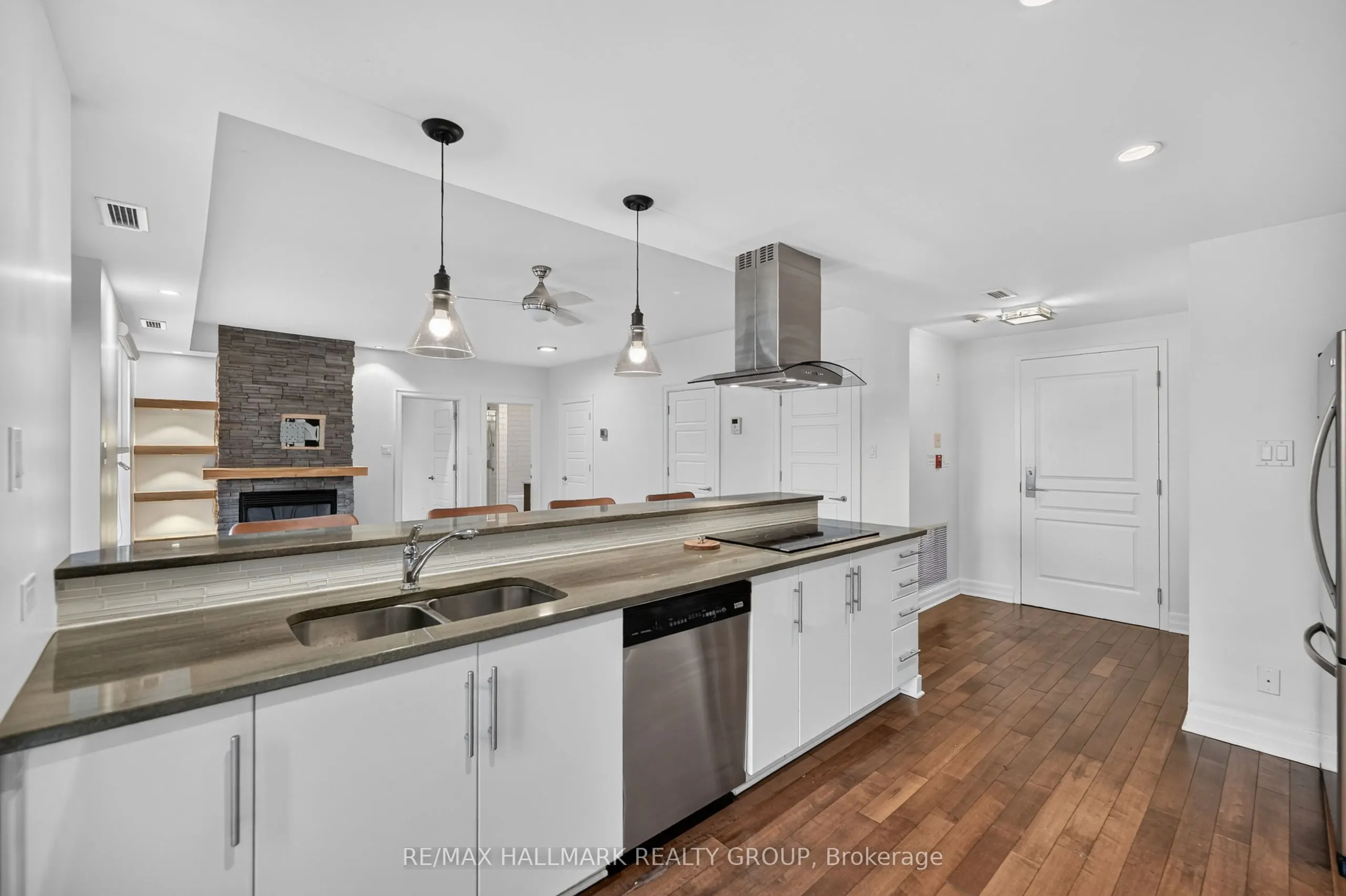 419 Laurier Avenue E #101