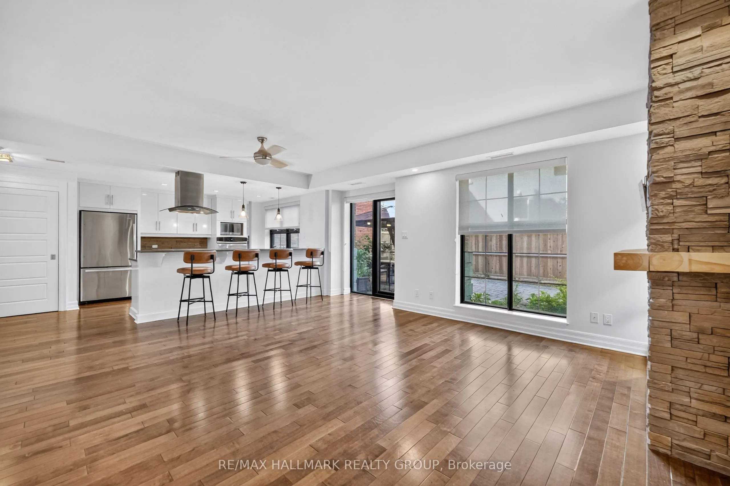 419 Laurier Avenue E #101