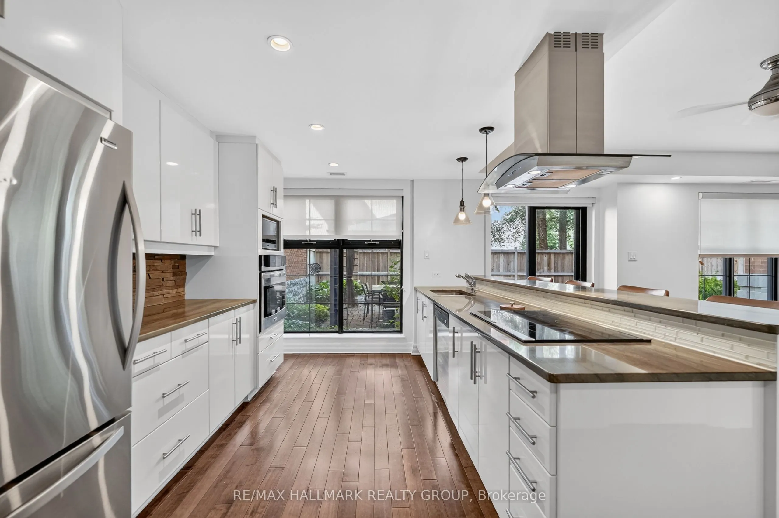419 Laurier Avenue E #101