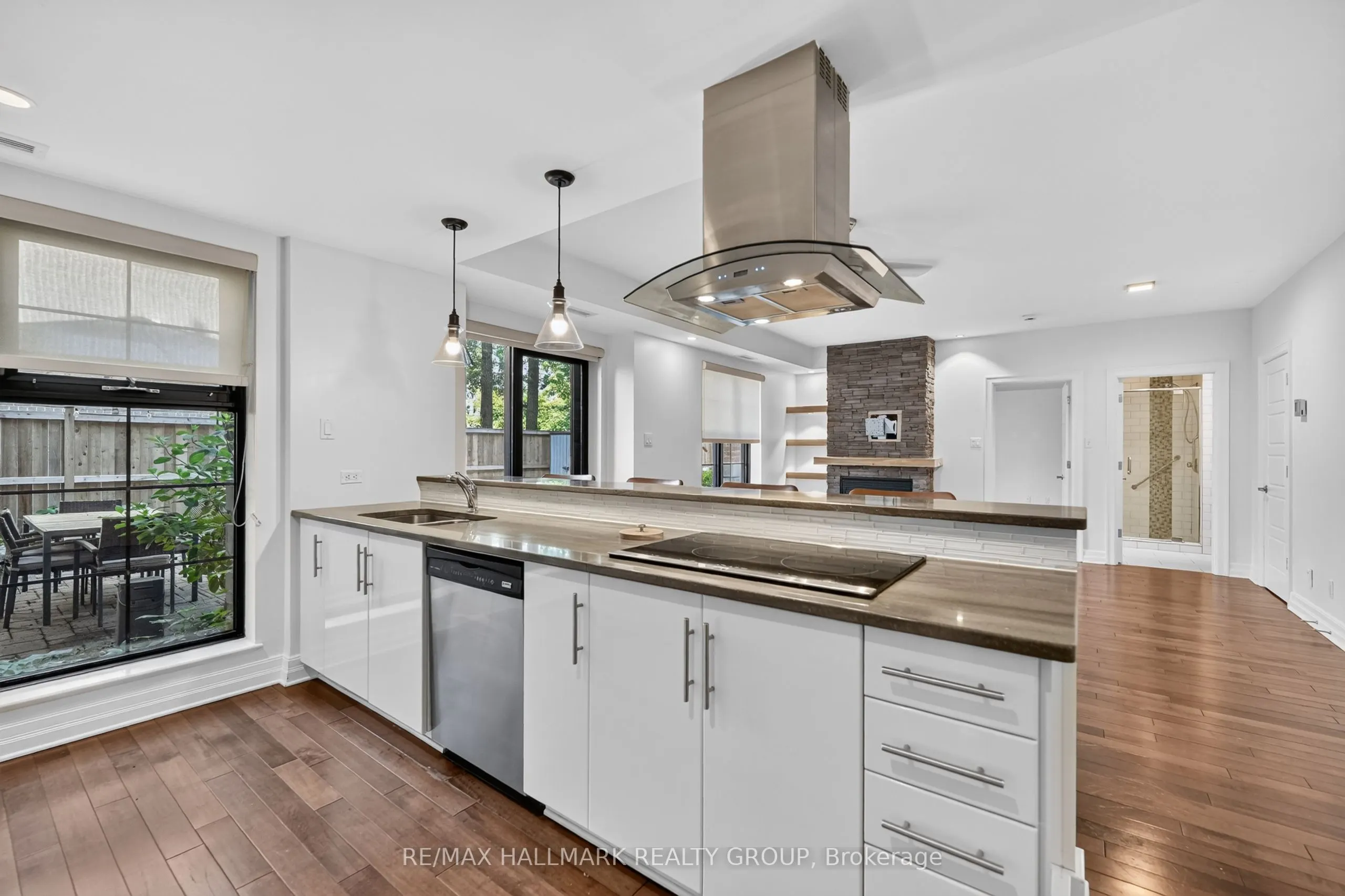 419 Laurier Avenue E #101
