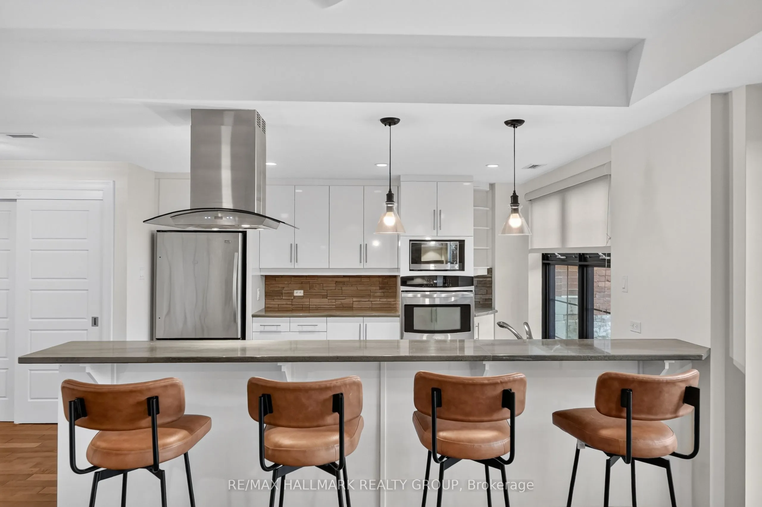 419 Laurier Avenue E #101