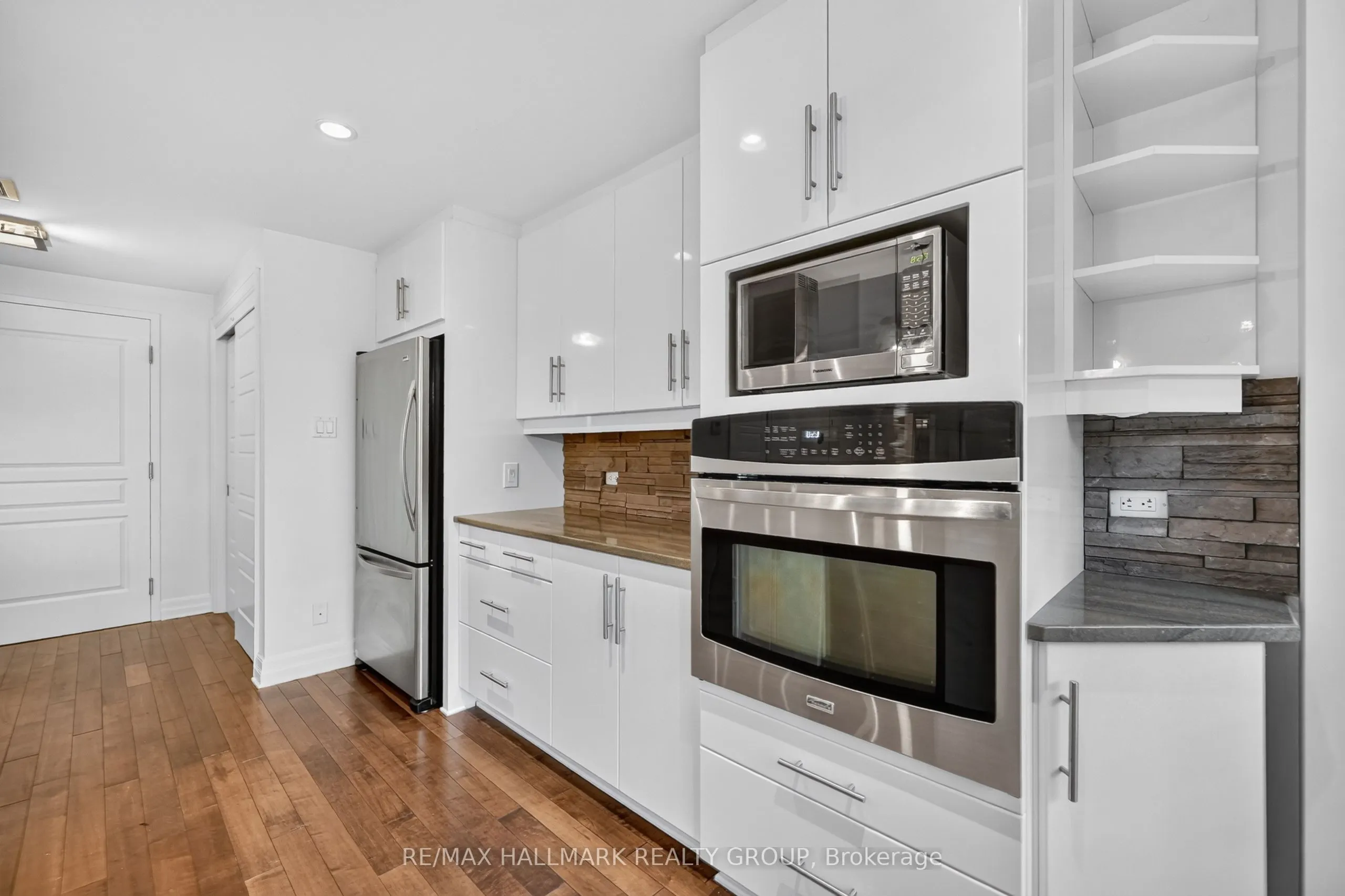 419 Laurier Avenue E #101