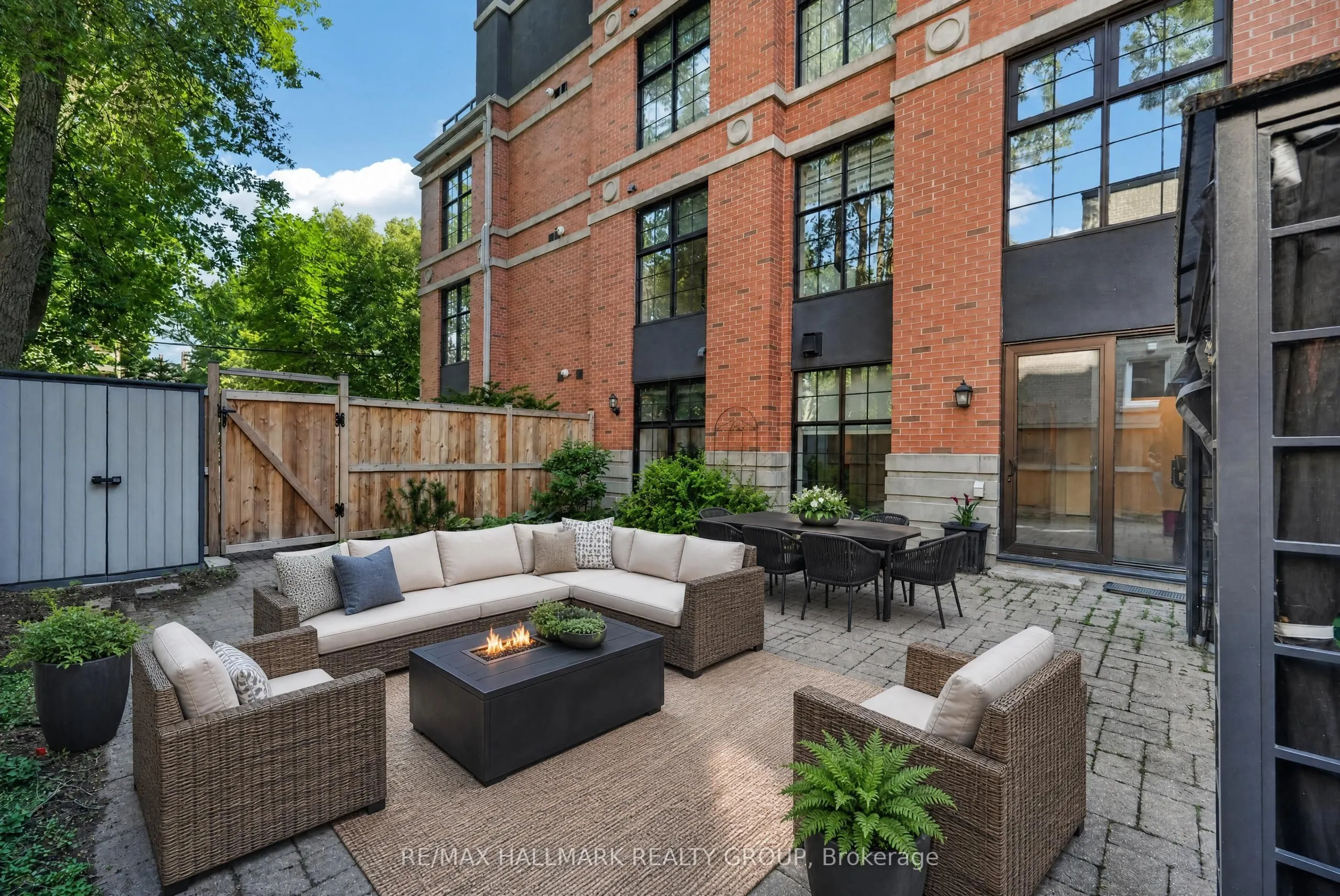 419 Laurier Avenue E #101