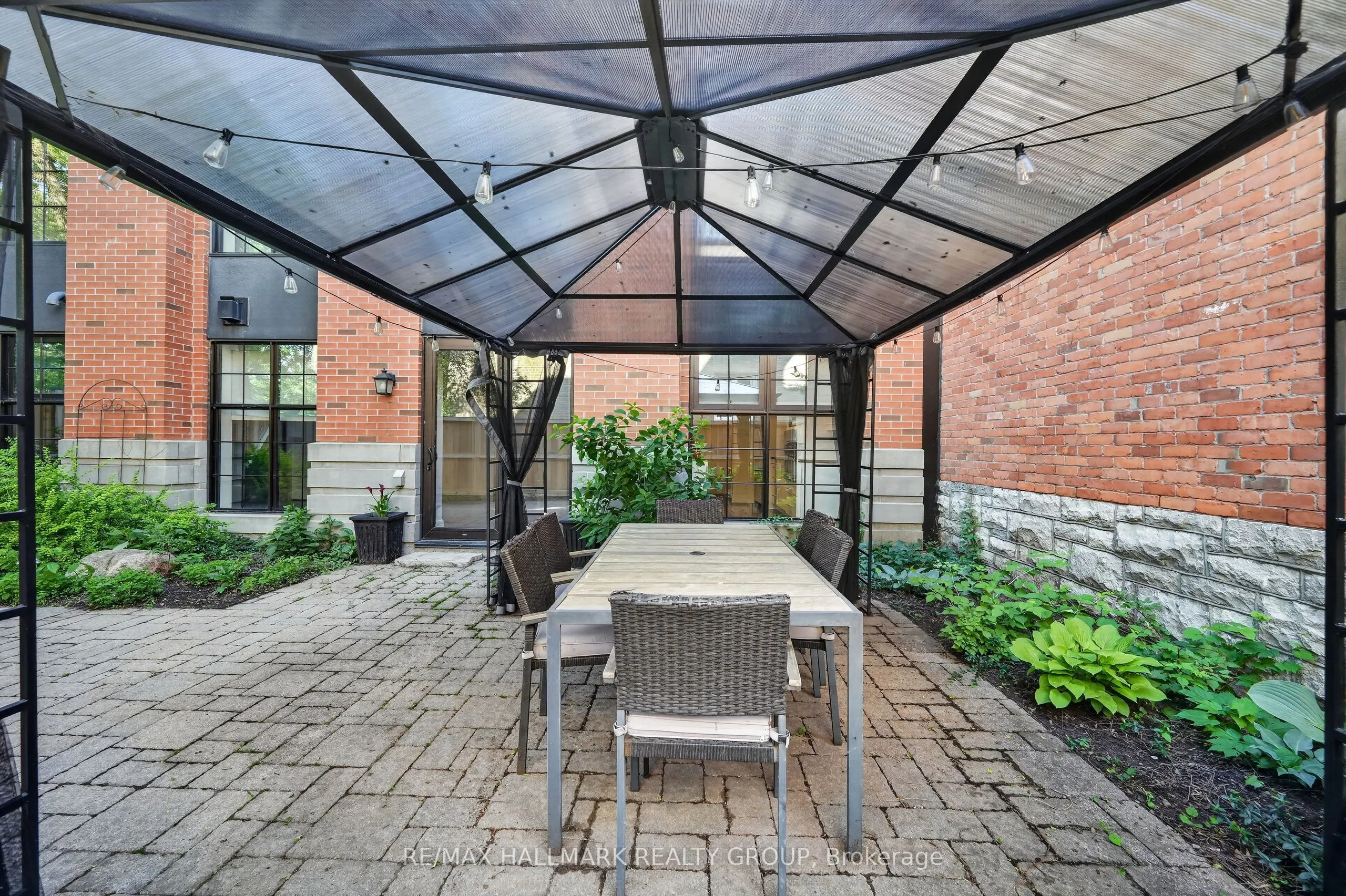 419 Laurier Avenue E #101