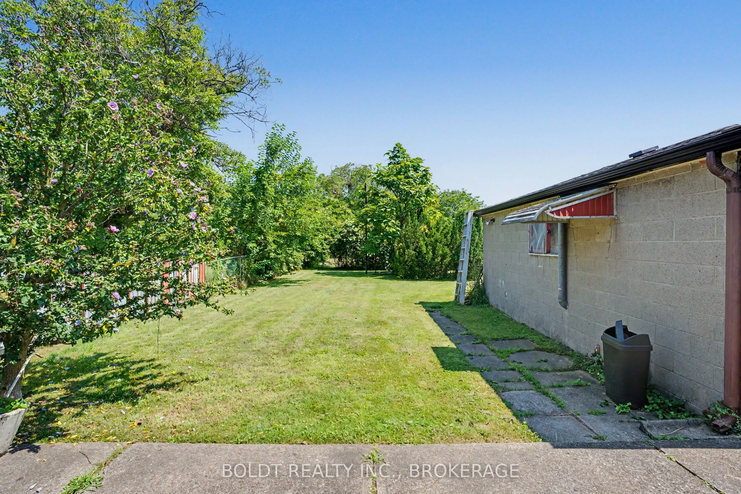 5568 Drummond Road