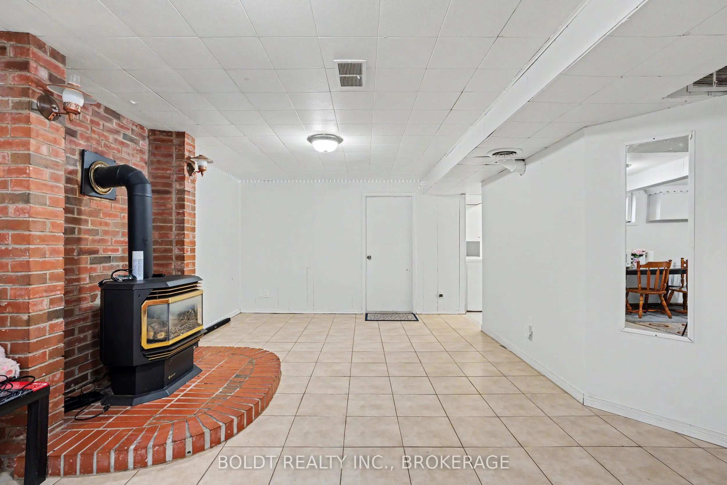 5568 Drummond Road