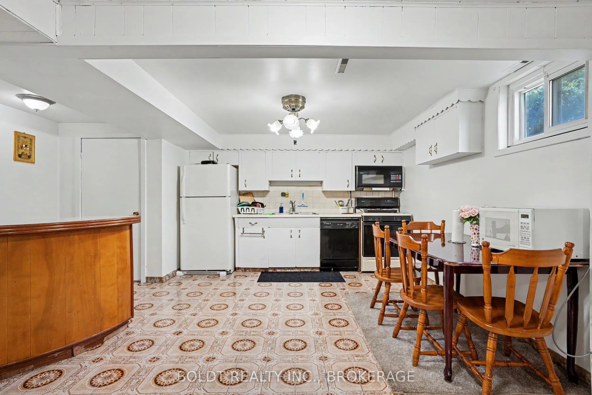 5568 Drummond Road