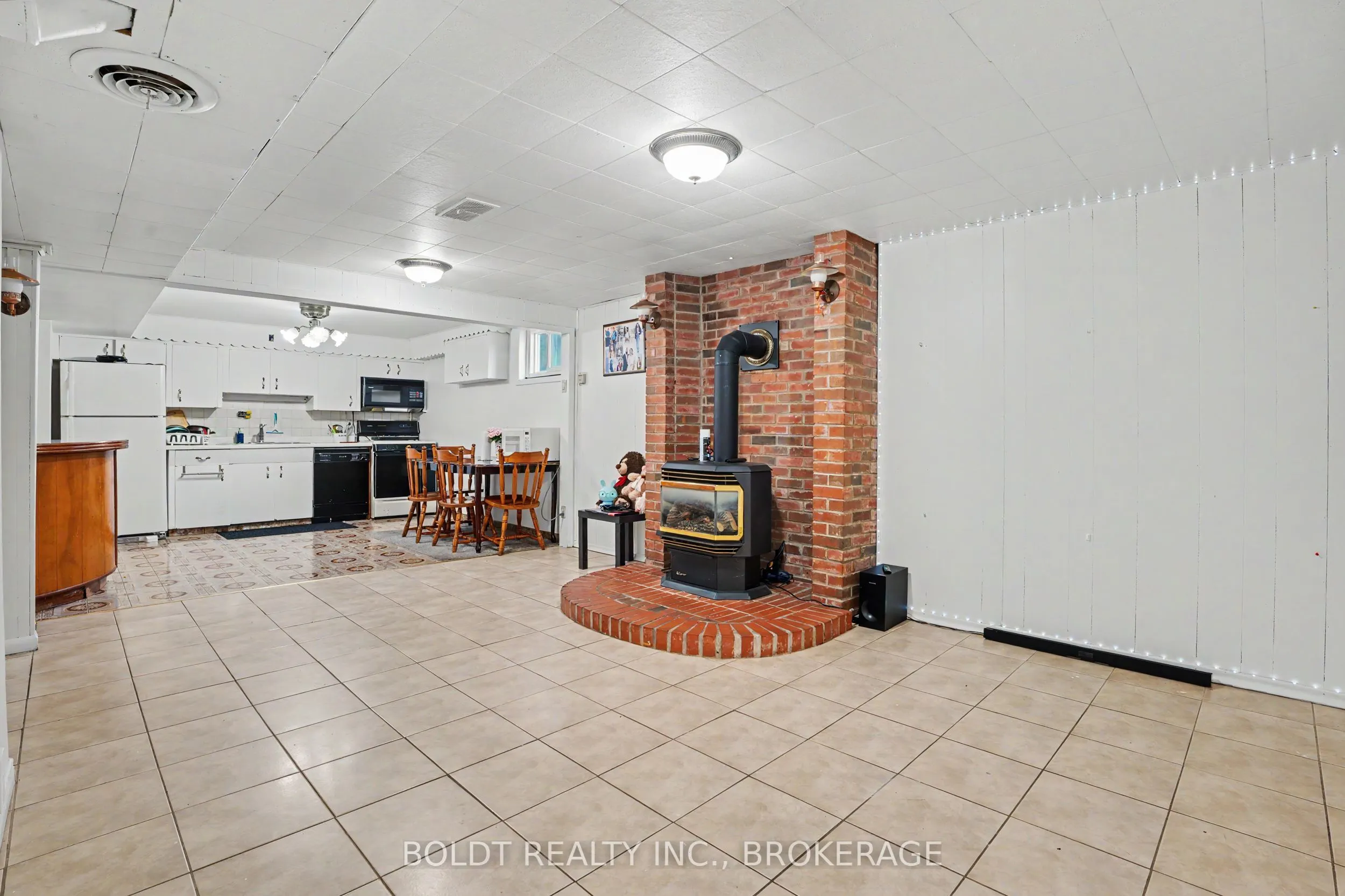 5568 Drummond Road