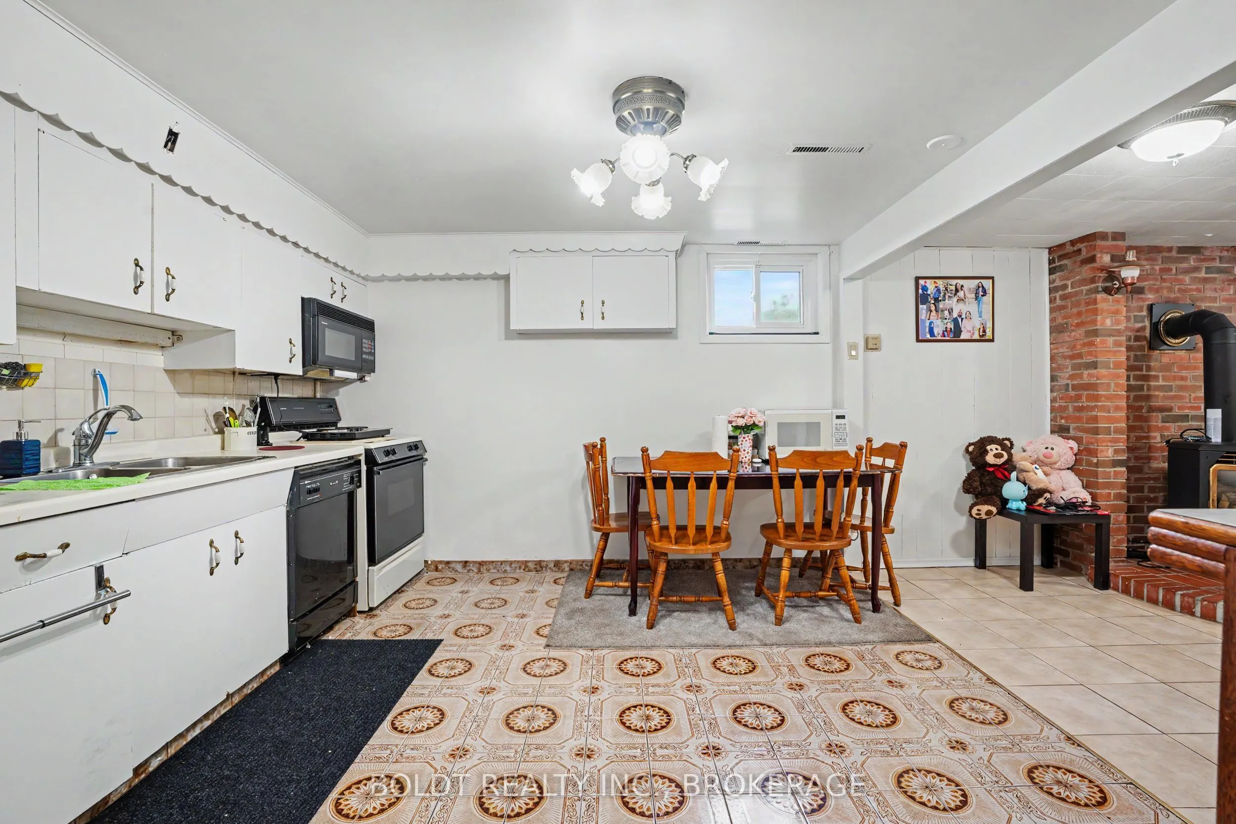 5568 Drummond Road