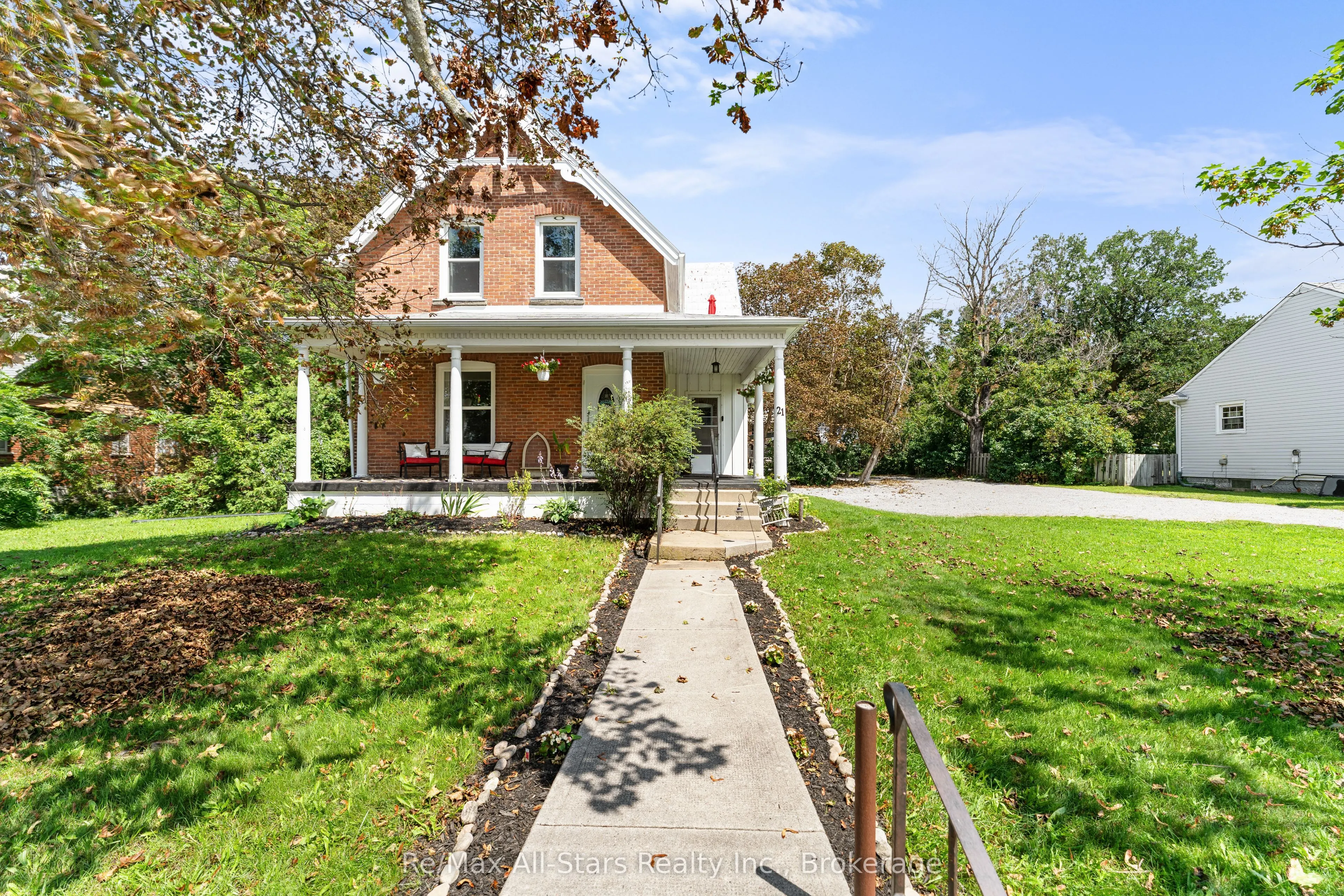 21 Francis Street E