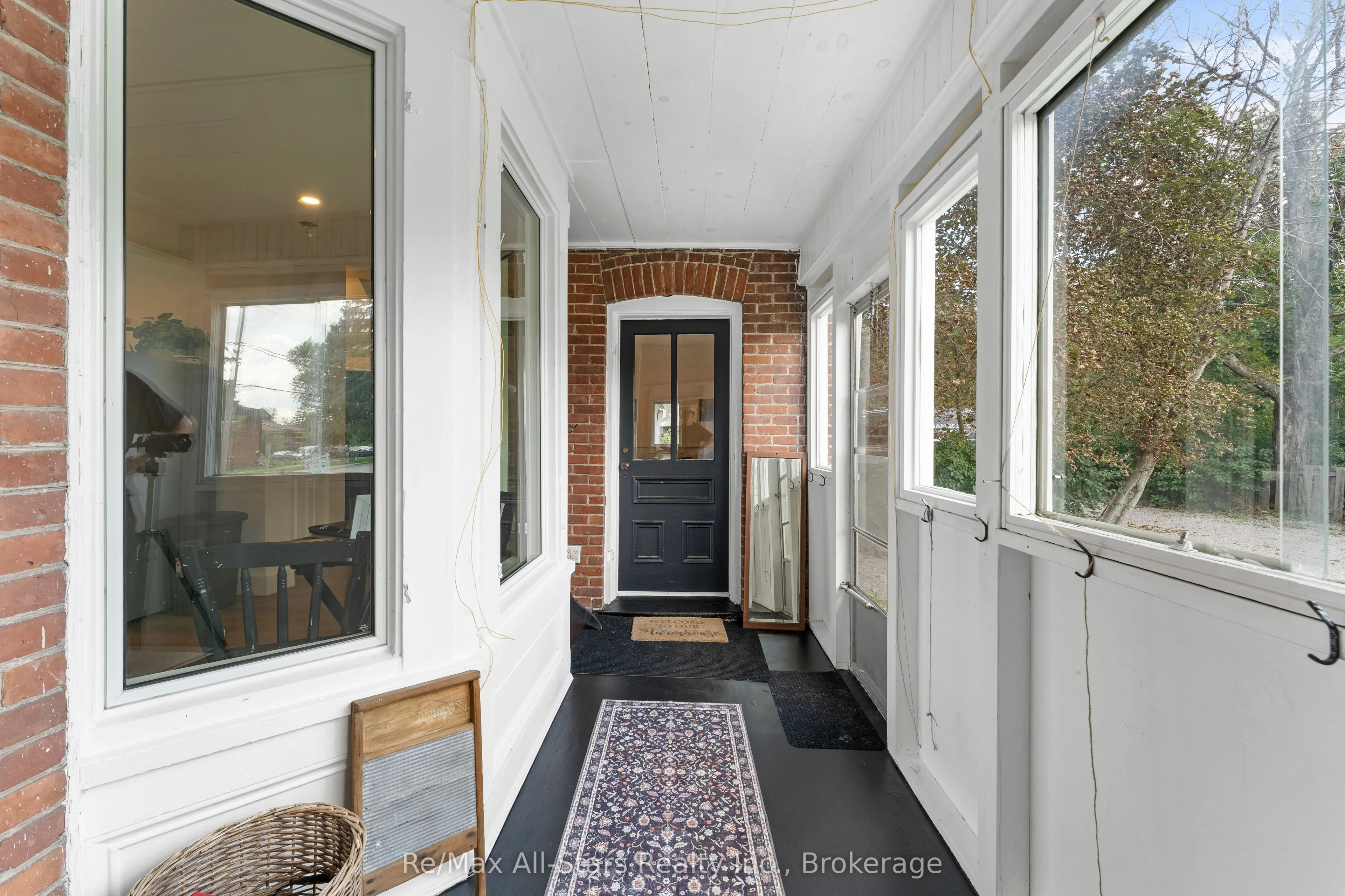 21 Francis Street E