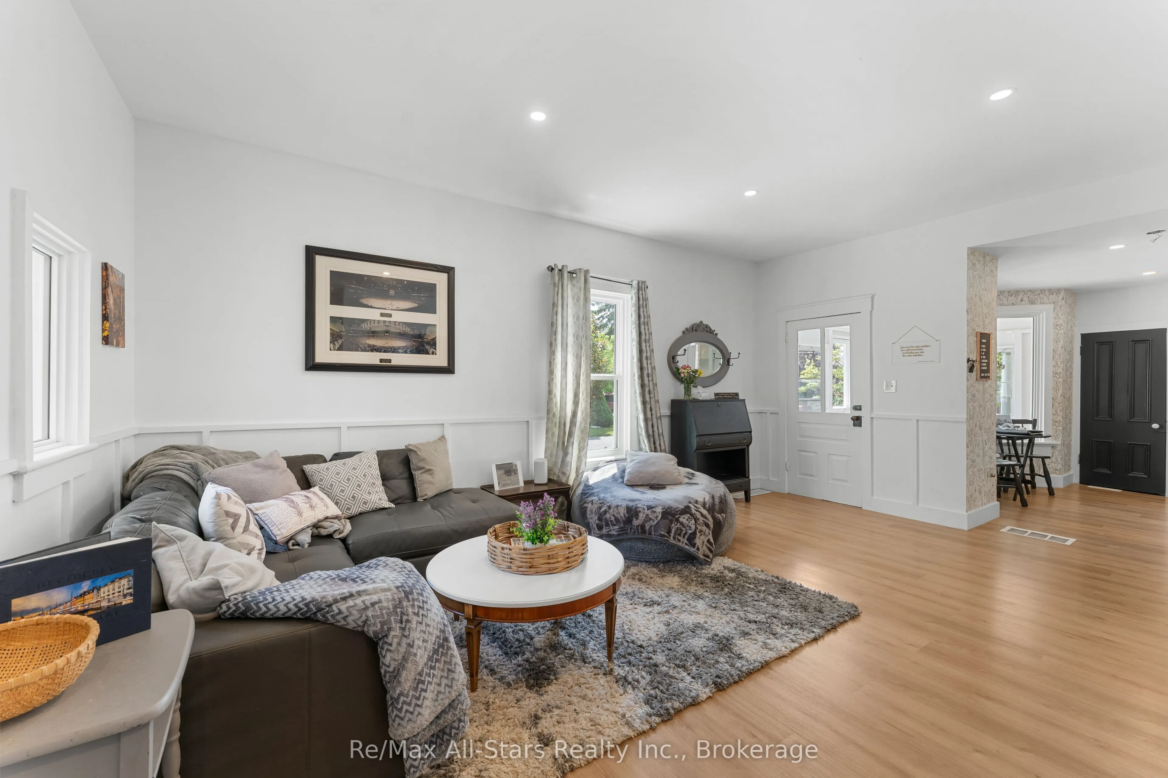 21 Francis Street E