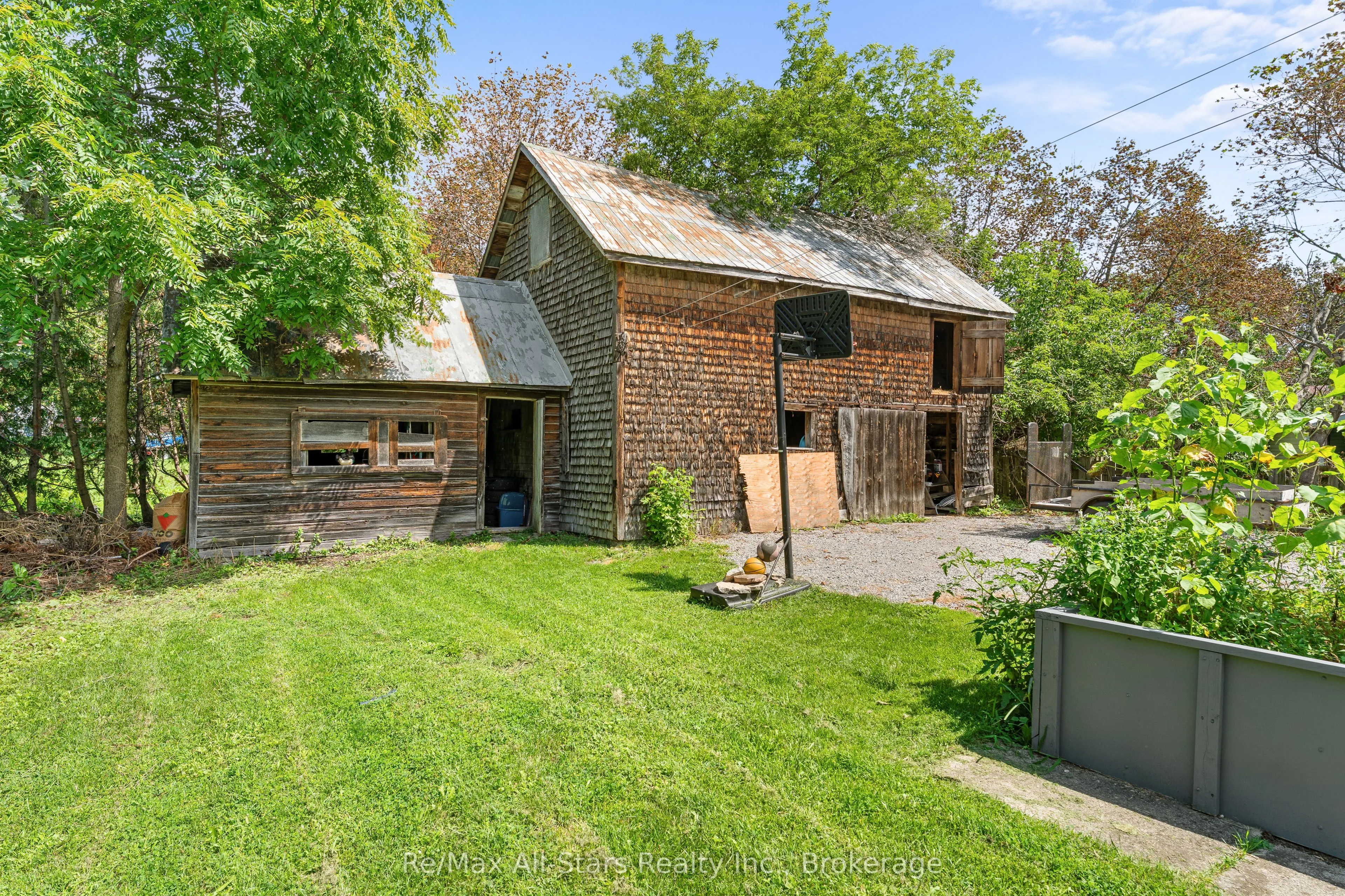 21 Francis Street E