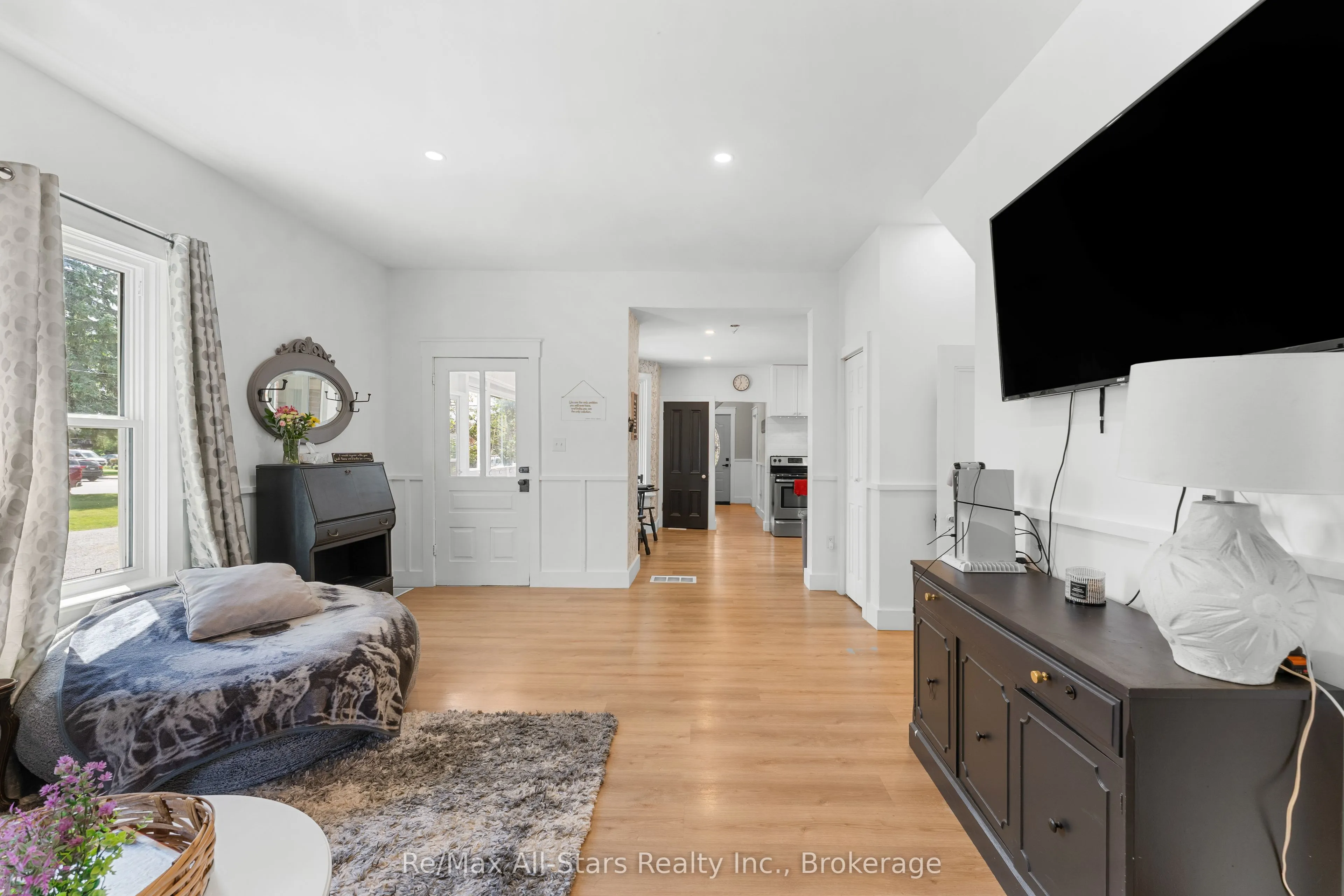 21 Francis Street E