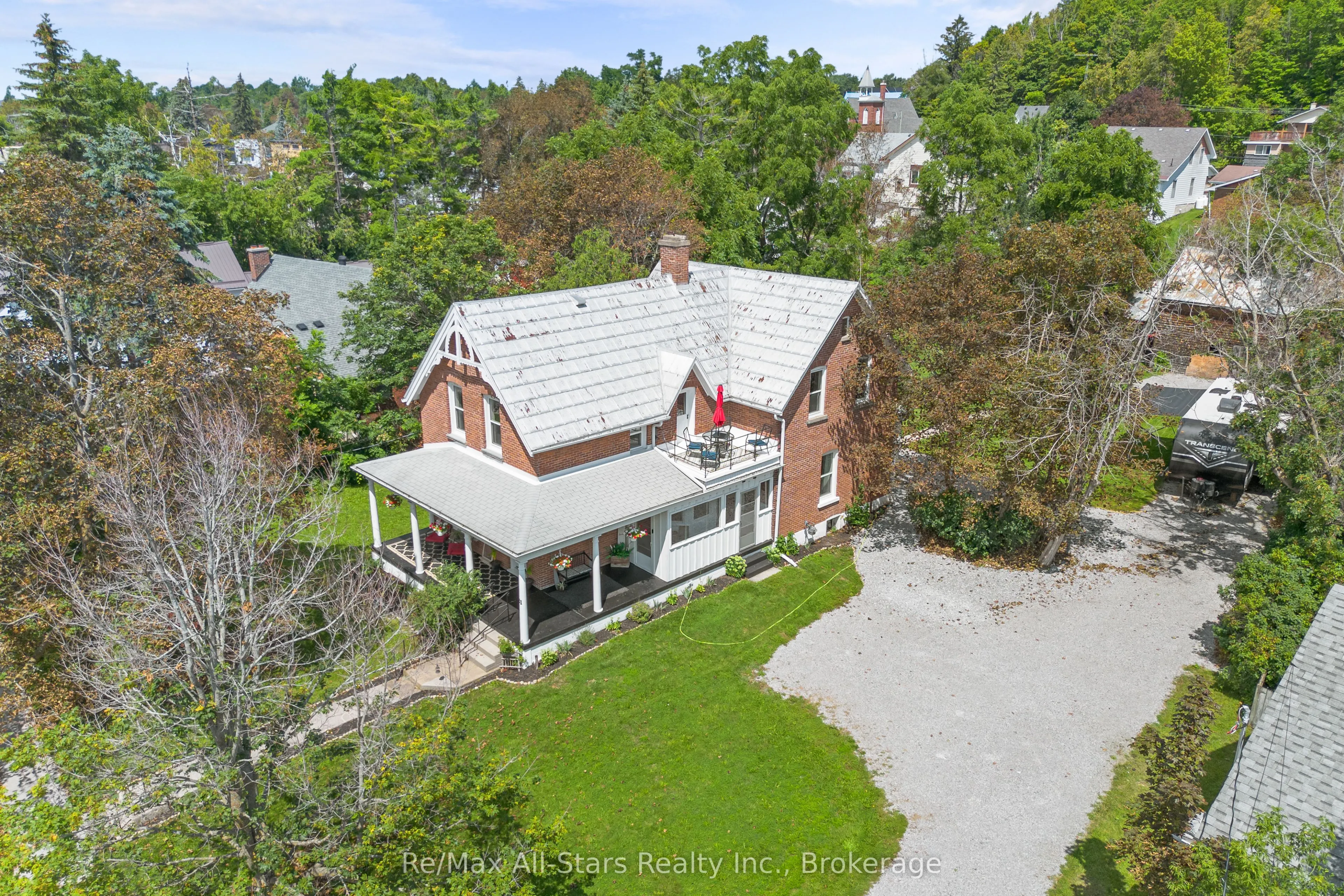 21 Francis Street E
