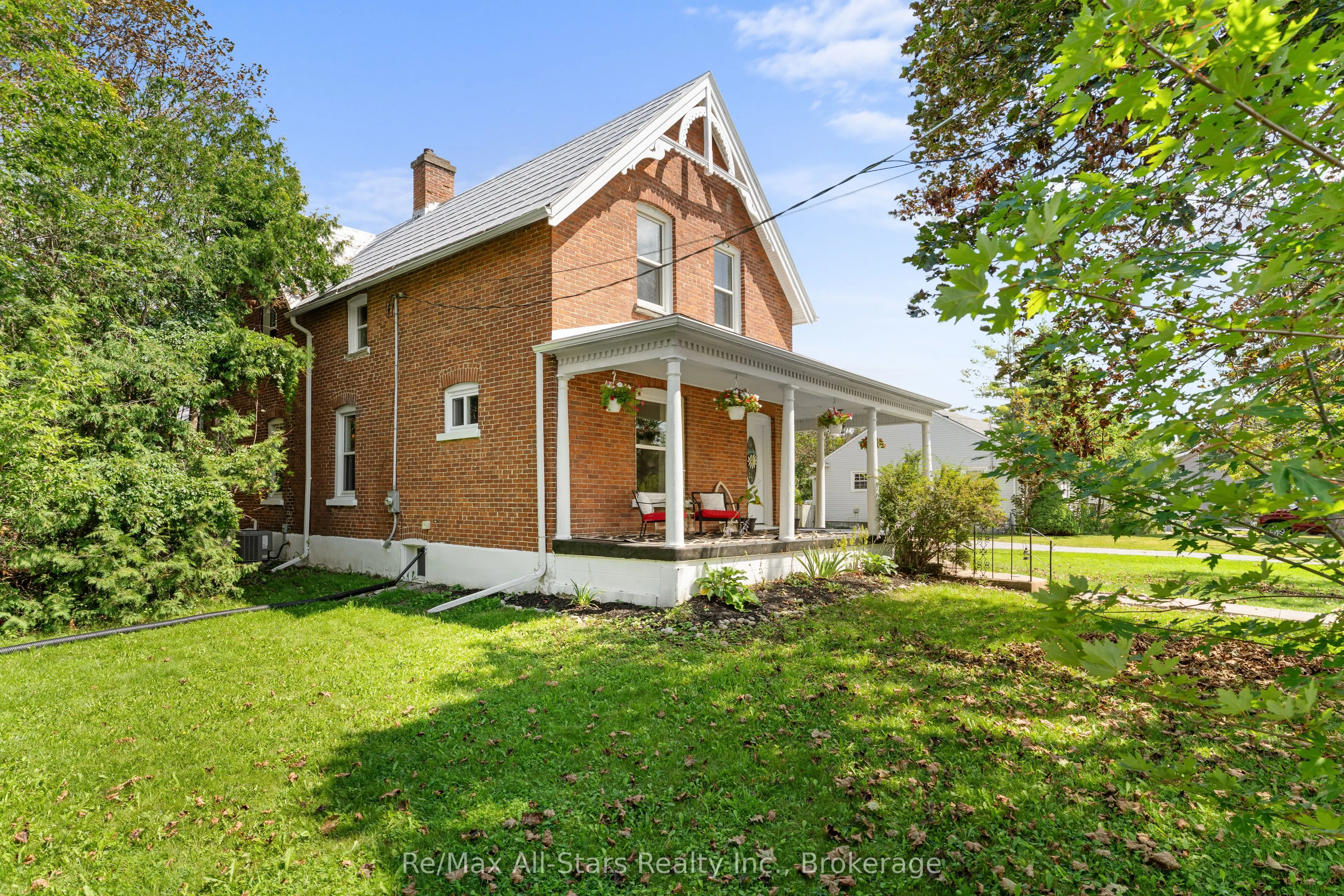 21 Francis Street E