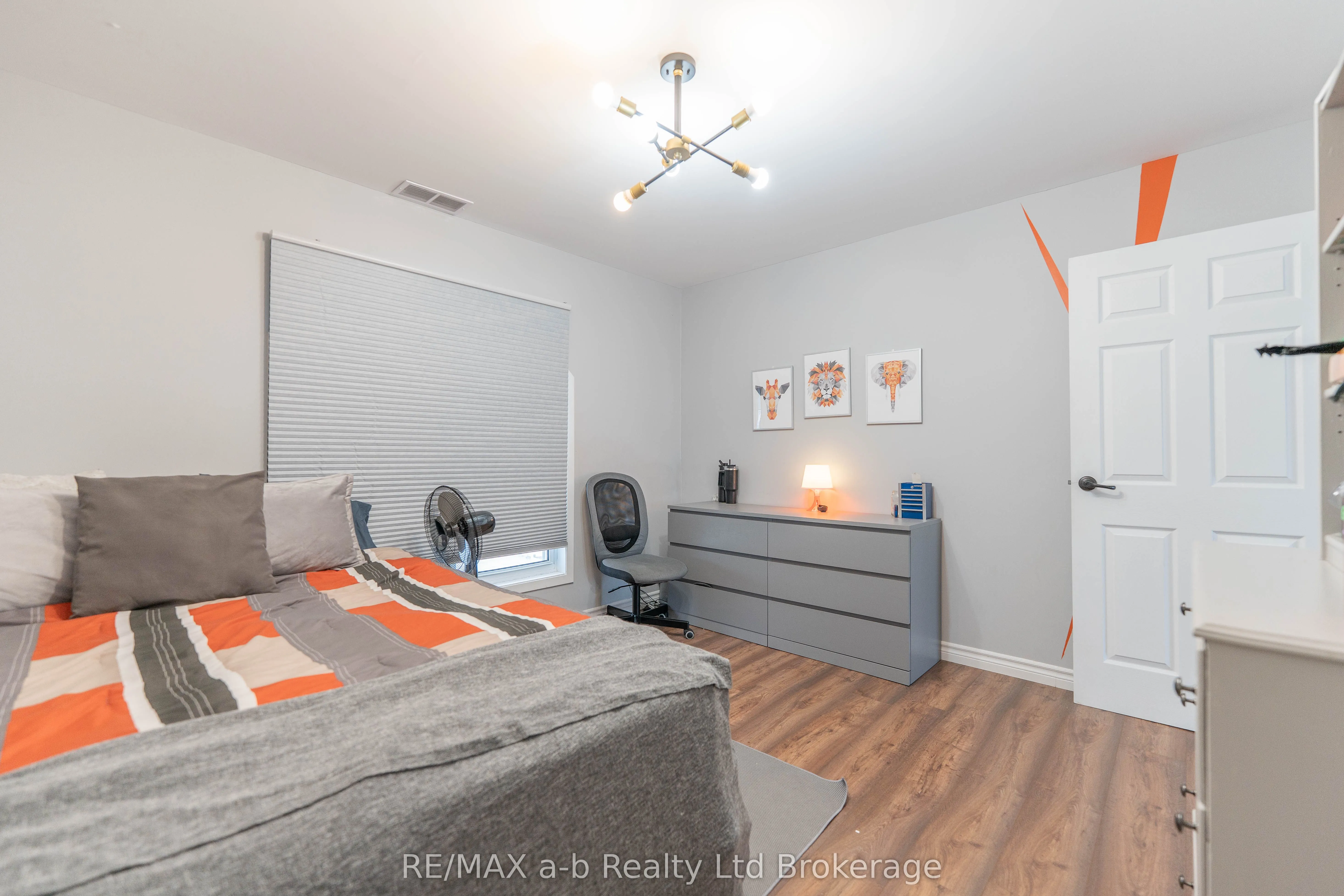 13 Potters Road N