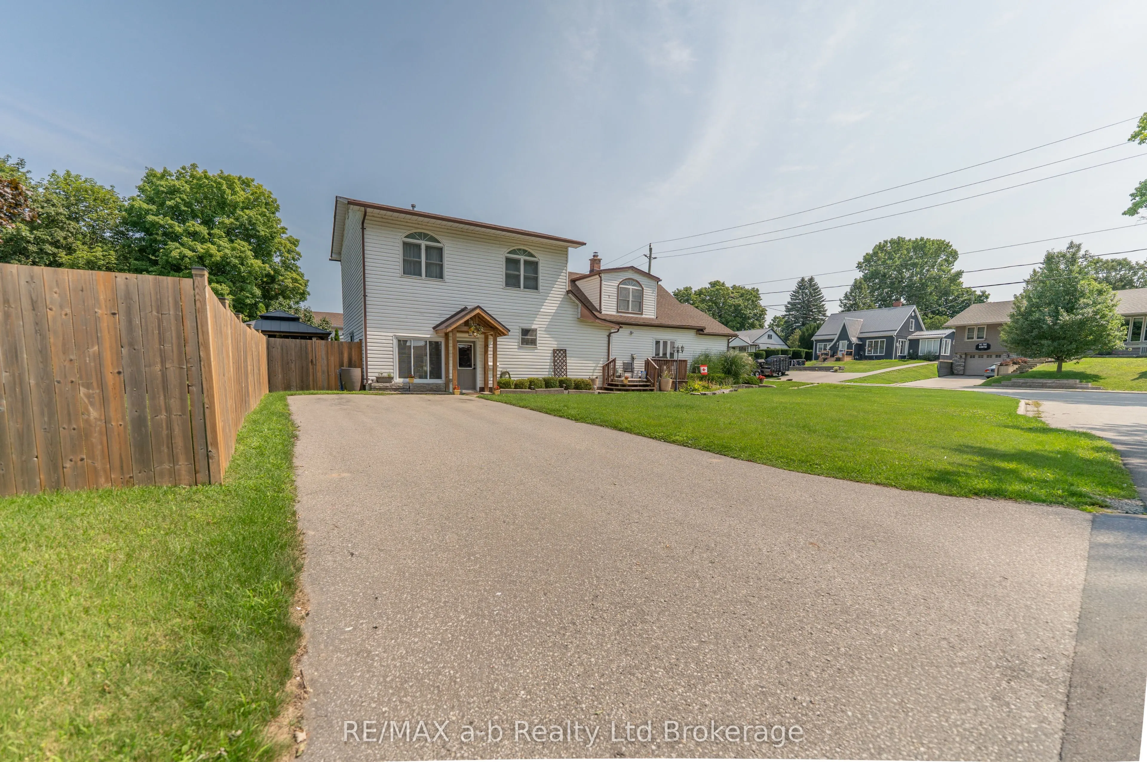 13 Potters Road N
