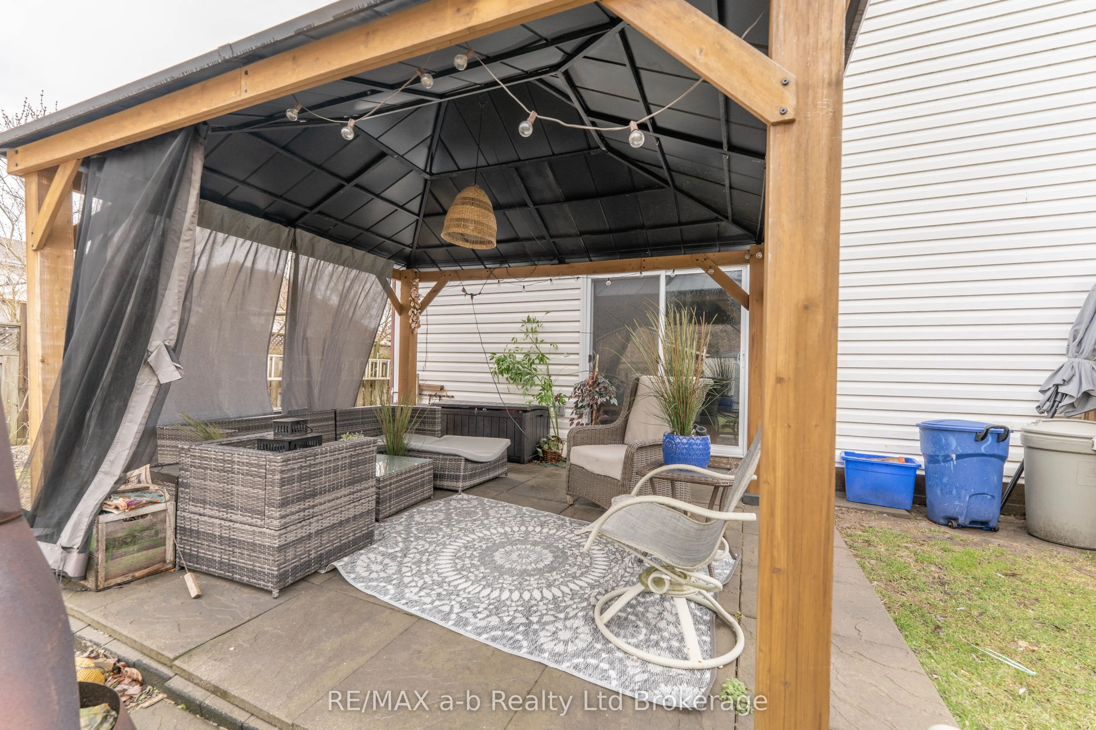 13 Potters Road N