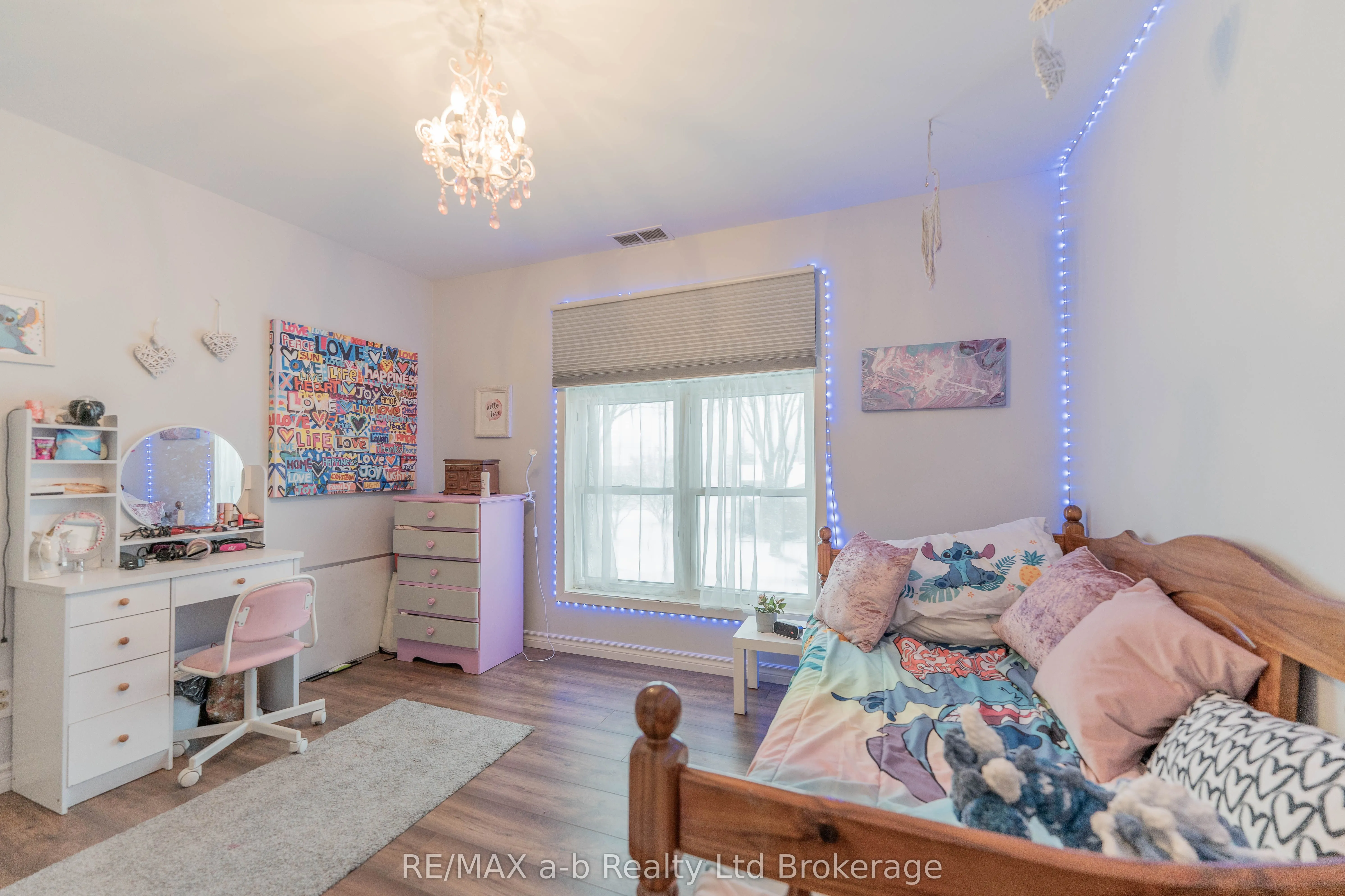 13 Potters Road N
