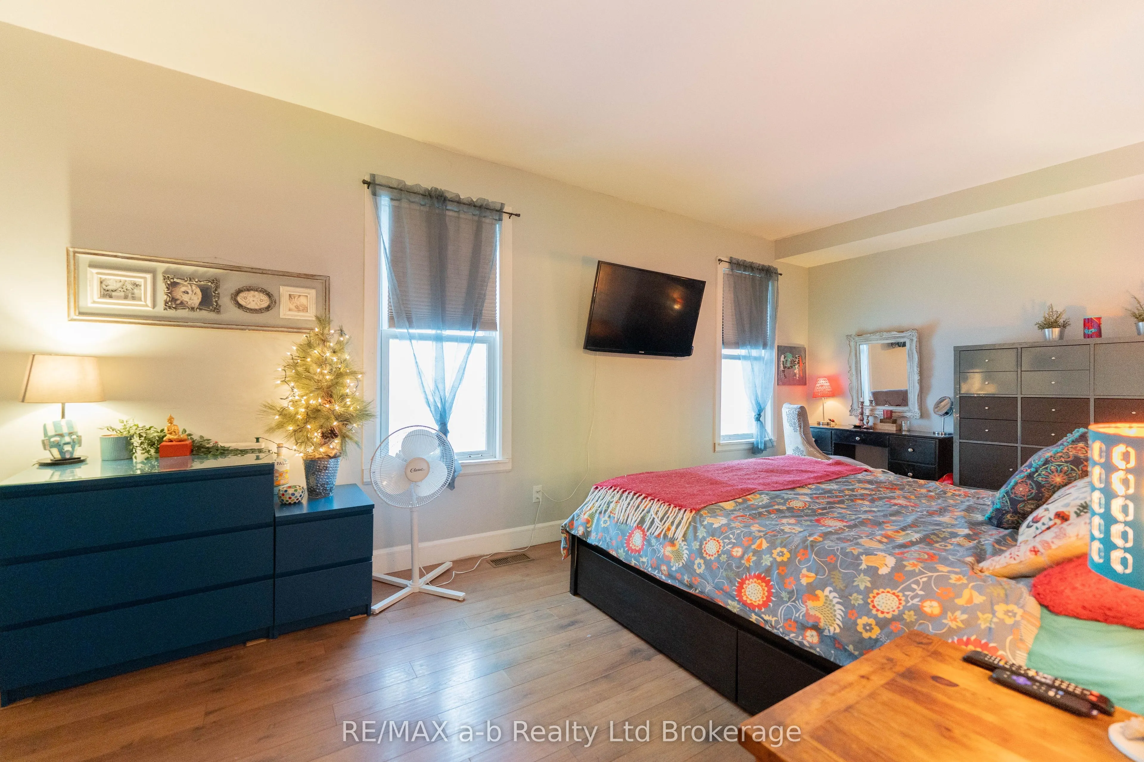 13 Potters Road N