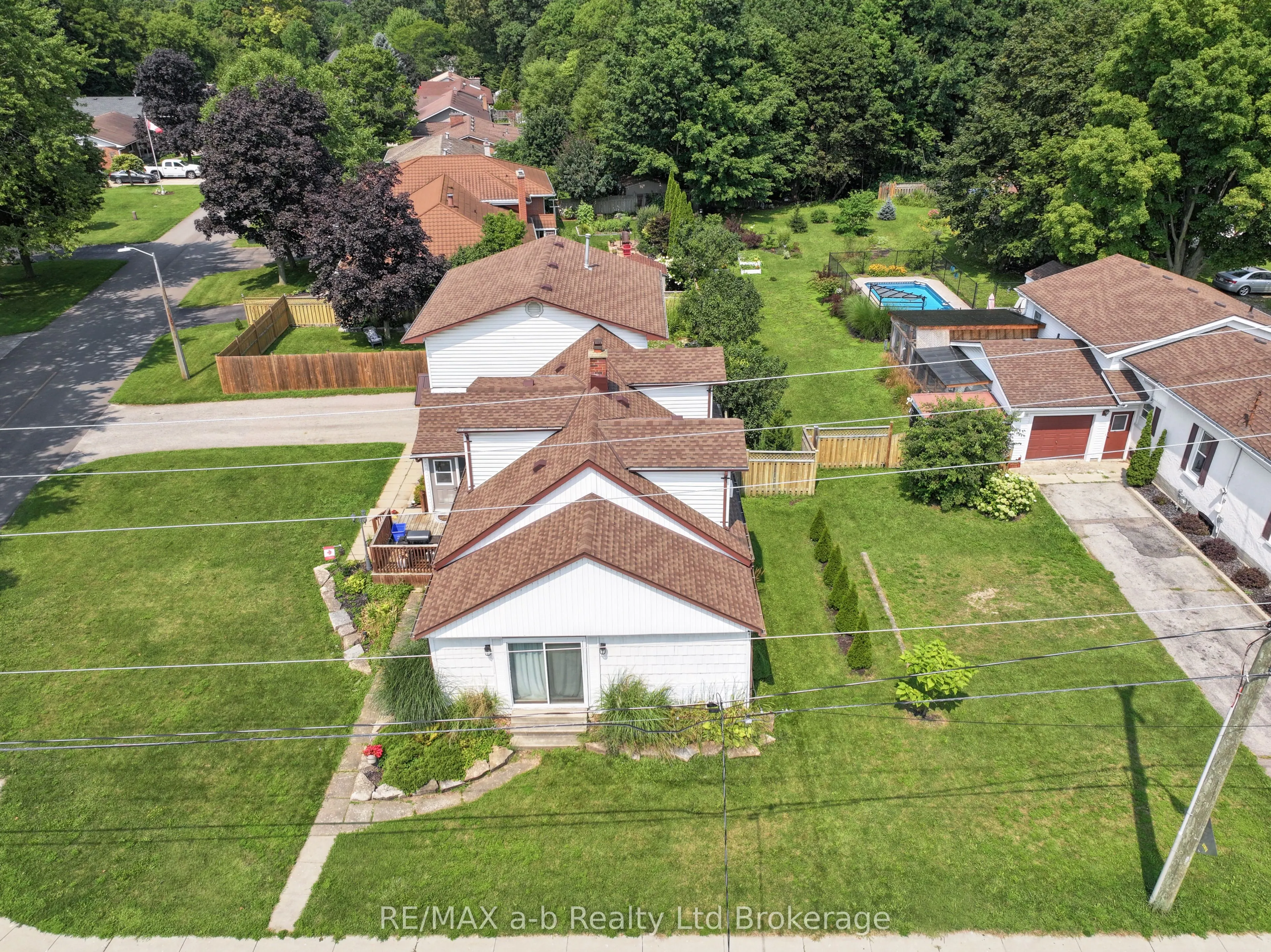 13 Potters Road N