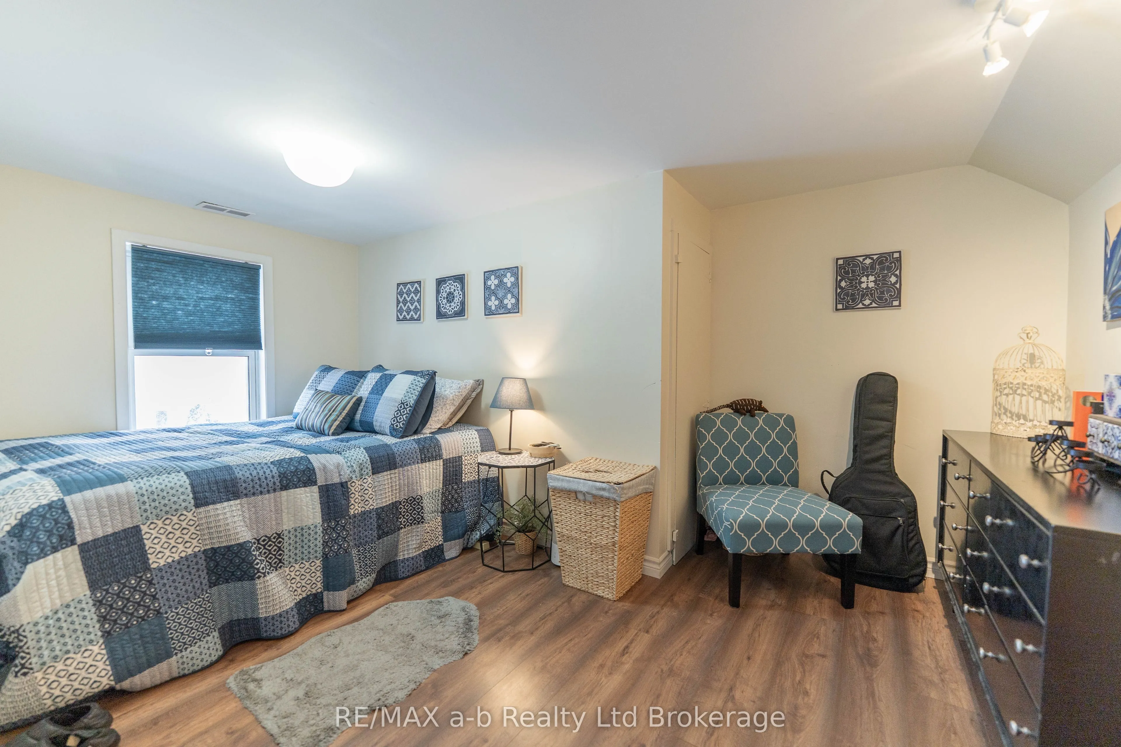 13 Potters Road N
