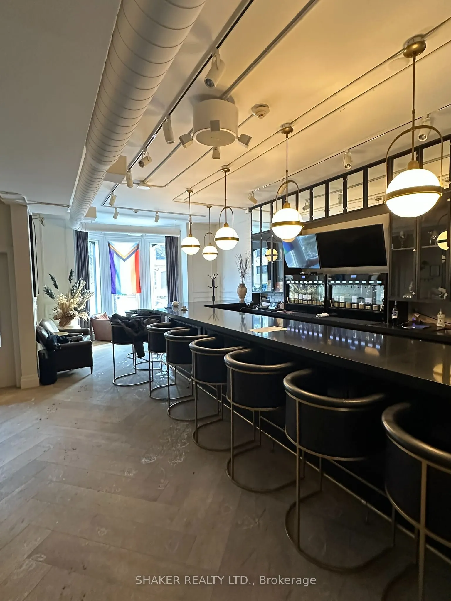 327 Somerset Street W