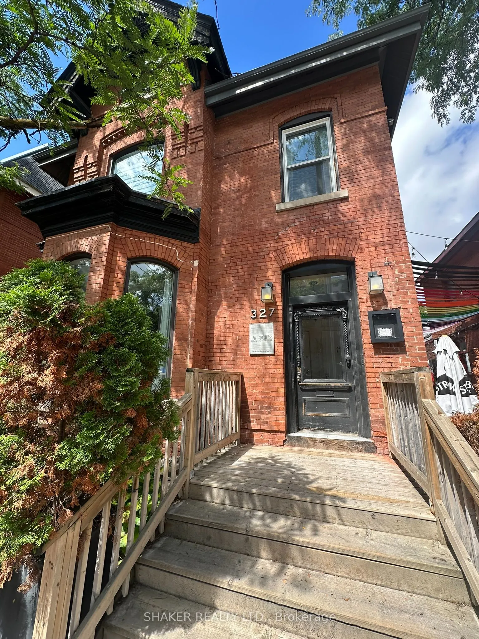 327 Somerset Street W