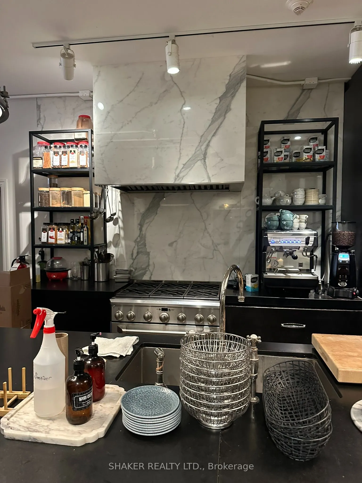 327 Somerset Street W
