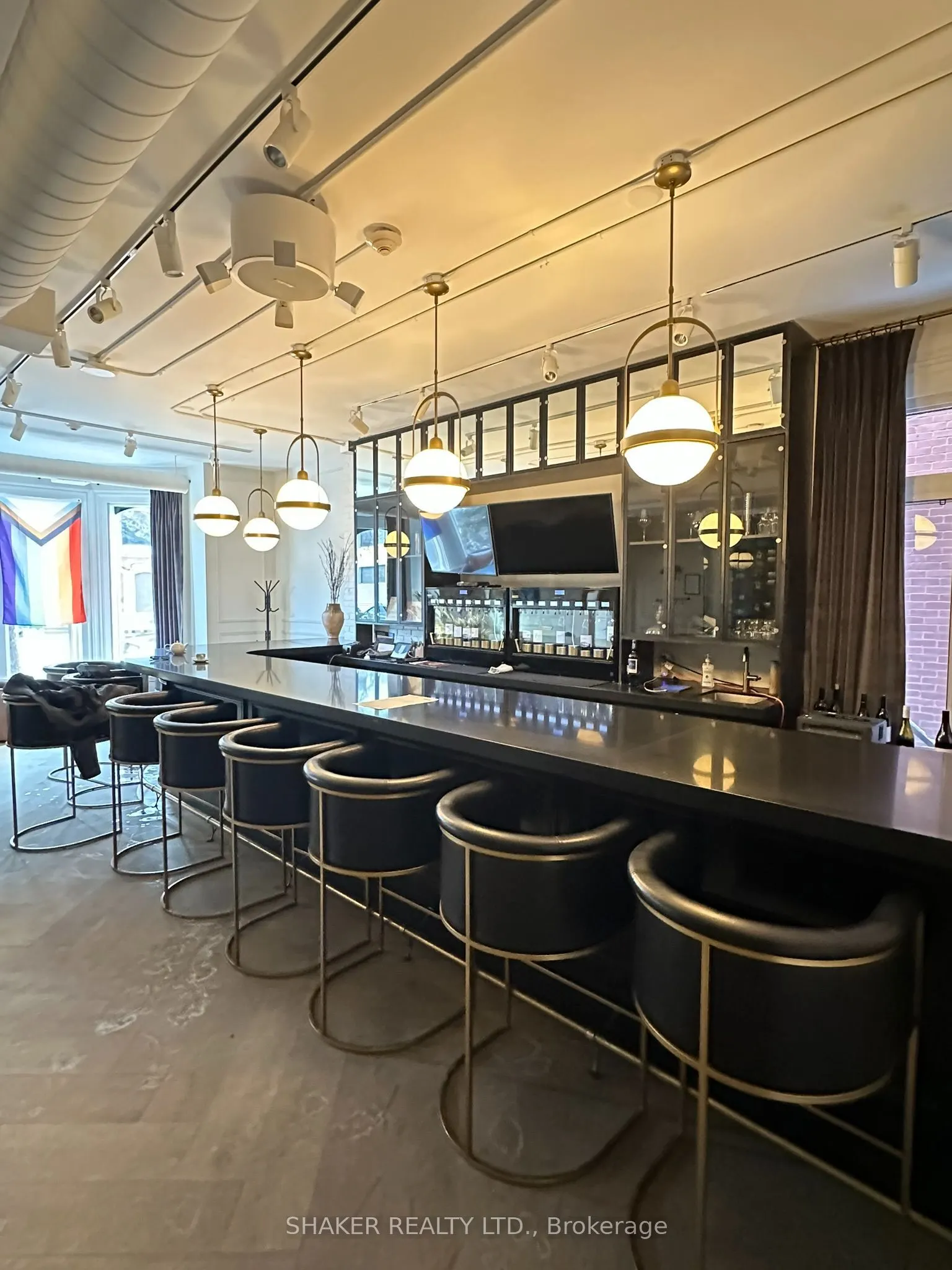 327 Somerset Street W