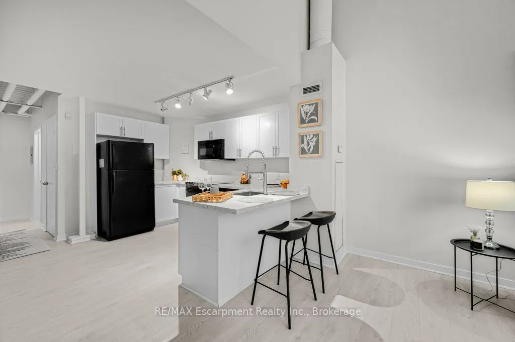 66 Bay Street S #107