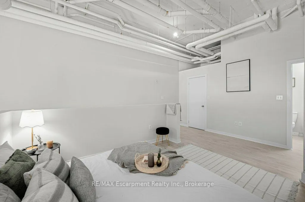 66 Bay Street S #107