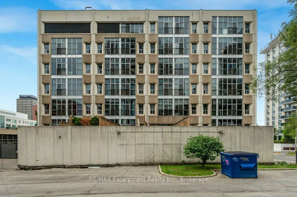 66 Bay Street S #107