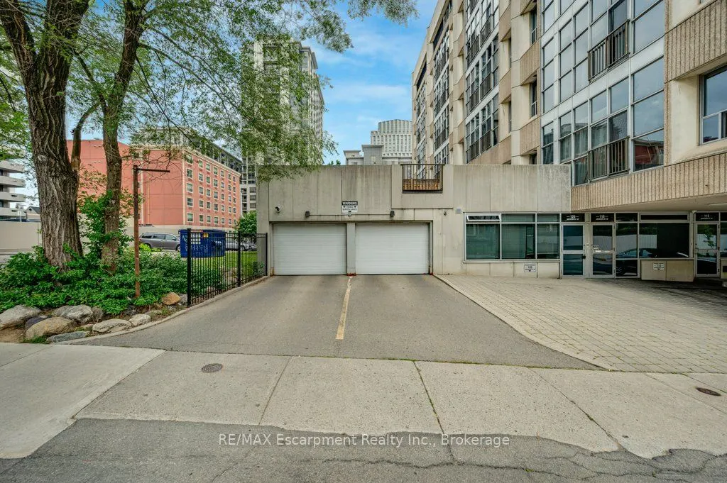 66 Bay Street S #107