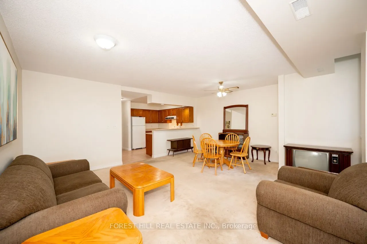 262 Dundas Street E #102