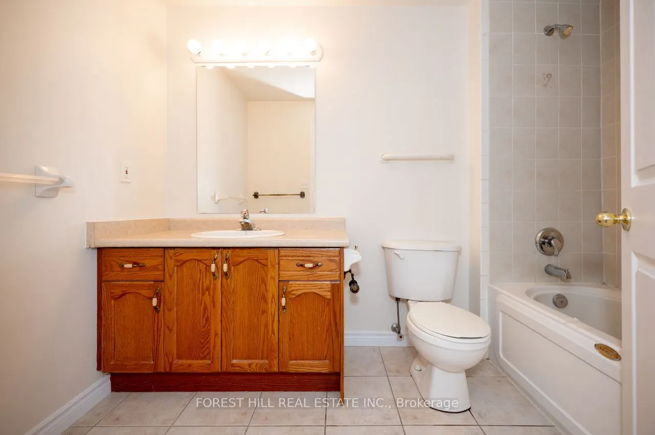 262 Dundas Street E #102
