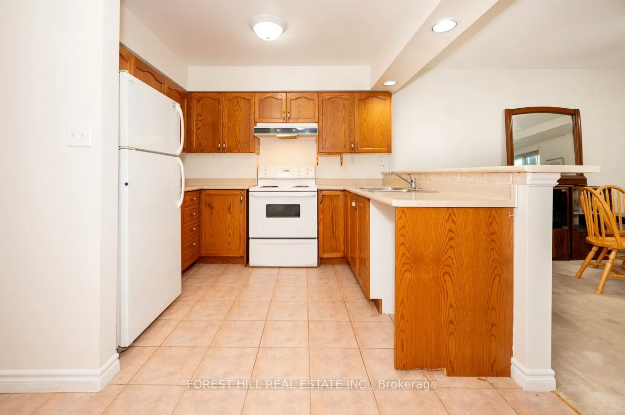 262 Dundas Street E #102