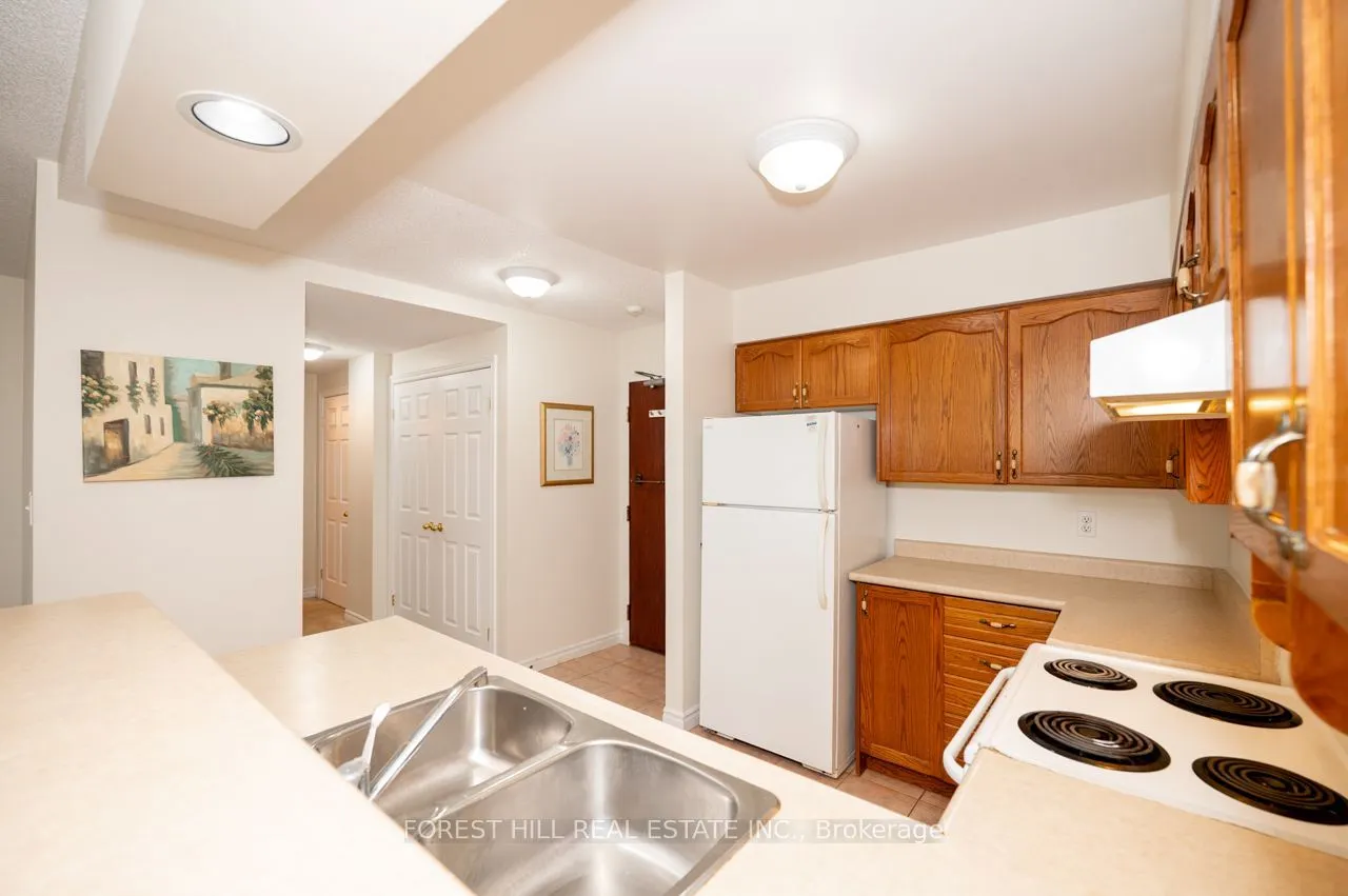 262 Dundas Street E #102