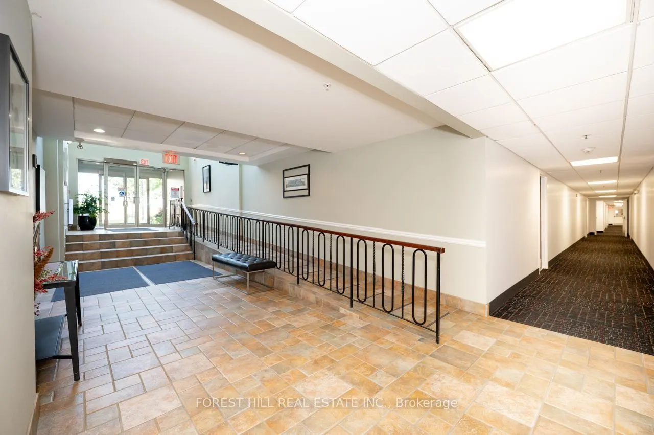 262 Dundas Street E #102
